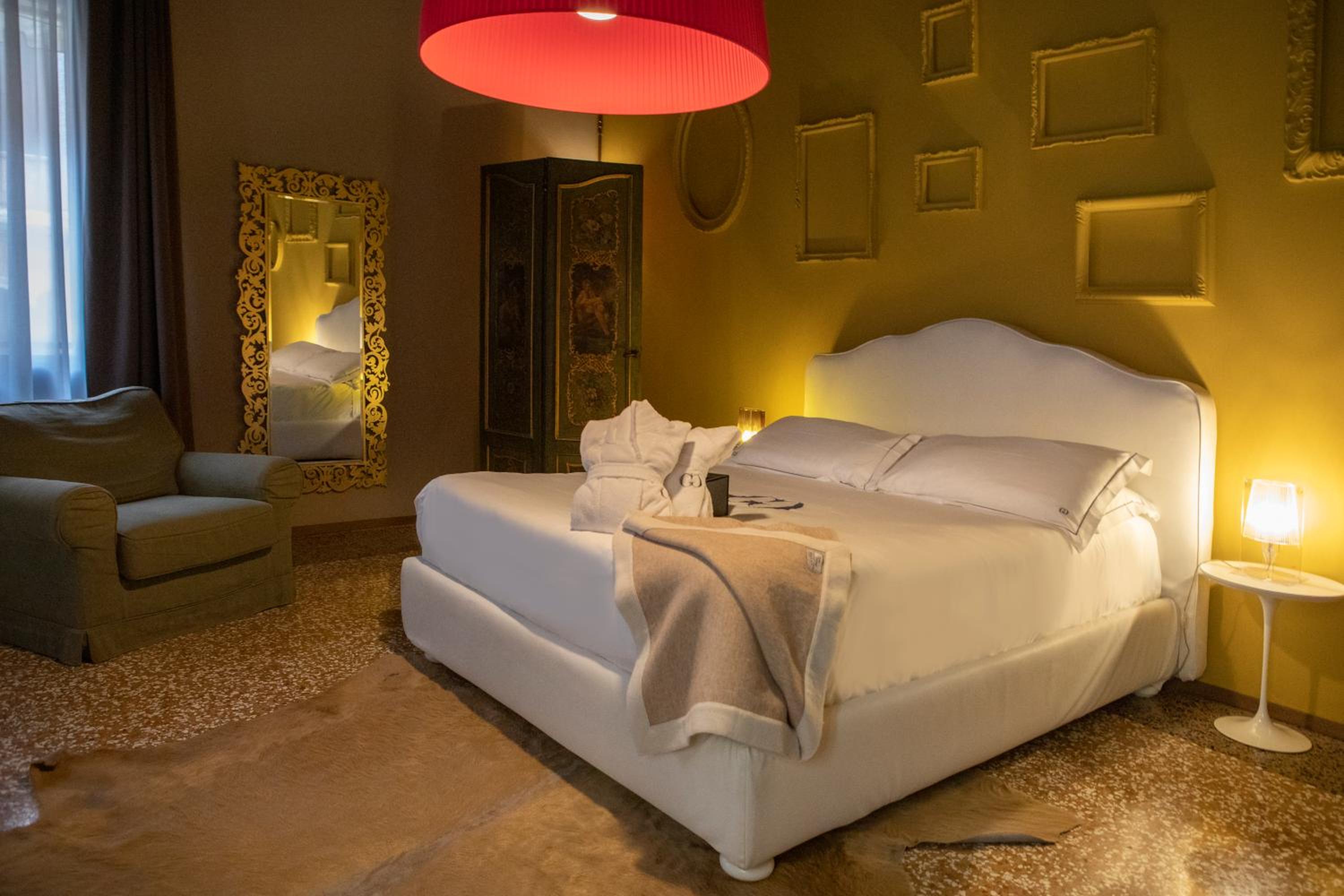 Junior Suite with Canal View