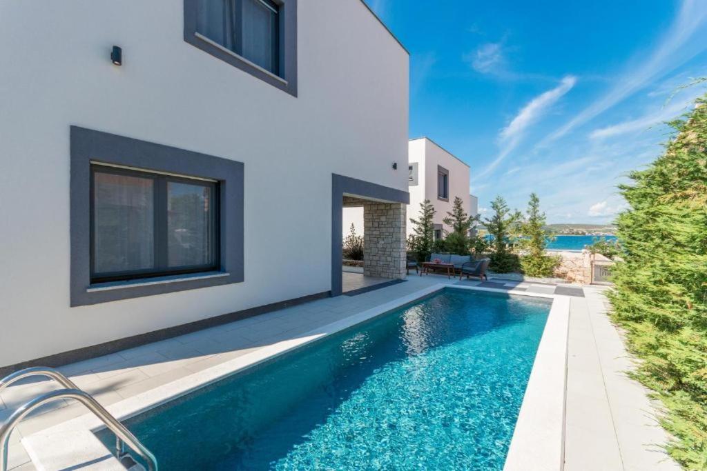 Three-Bedroom Villa photo 1