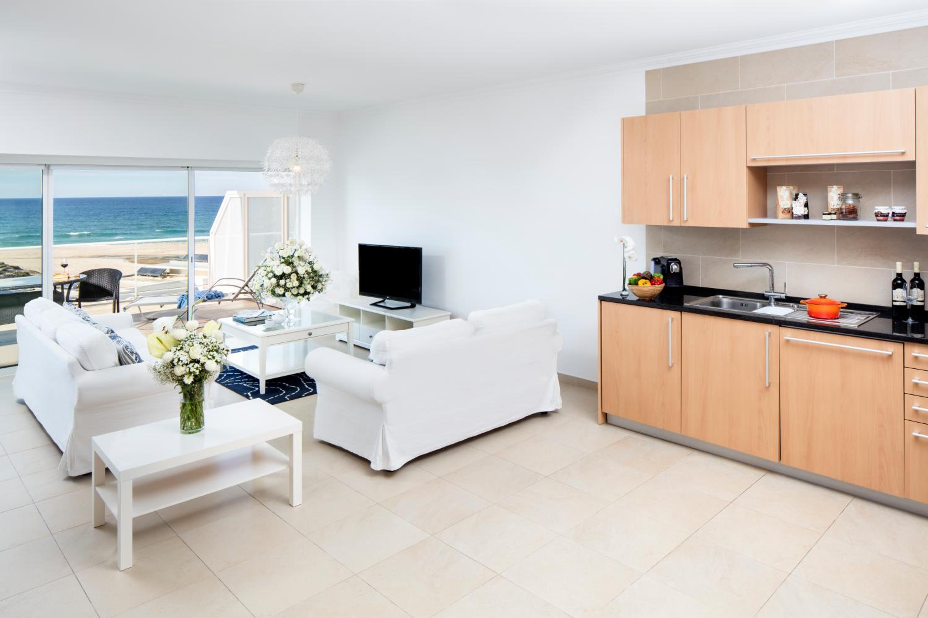 Two-Bedroom Apartment with Sea View - Photo 1