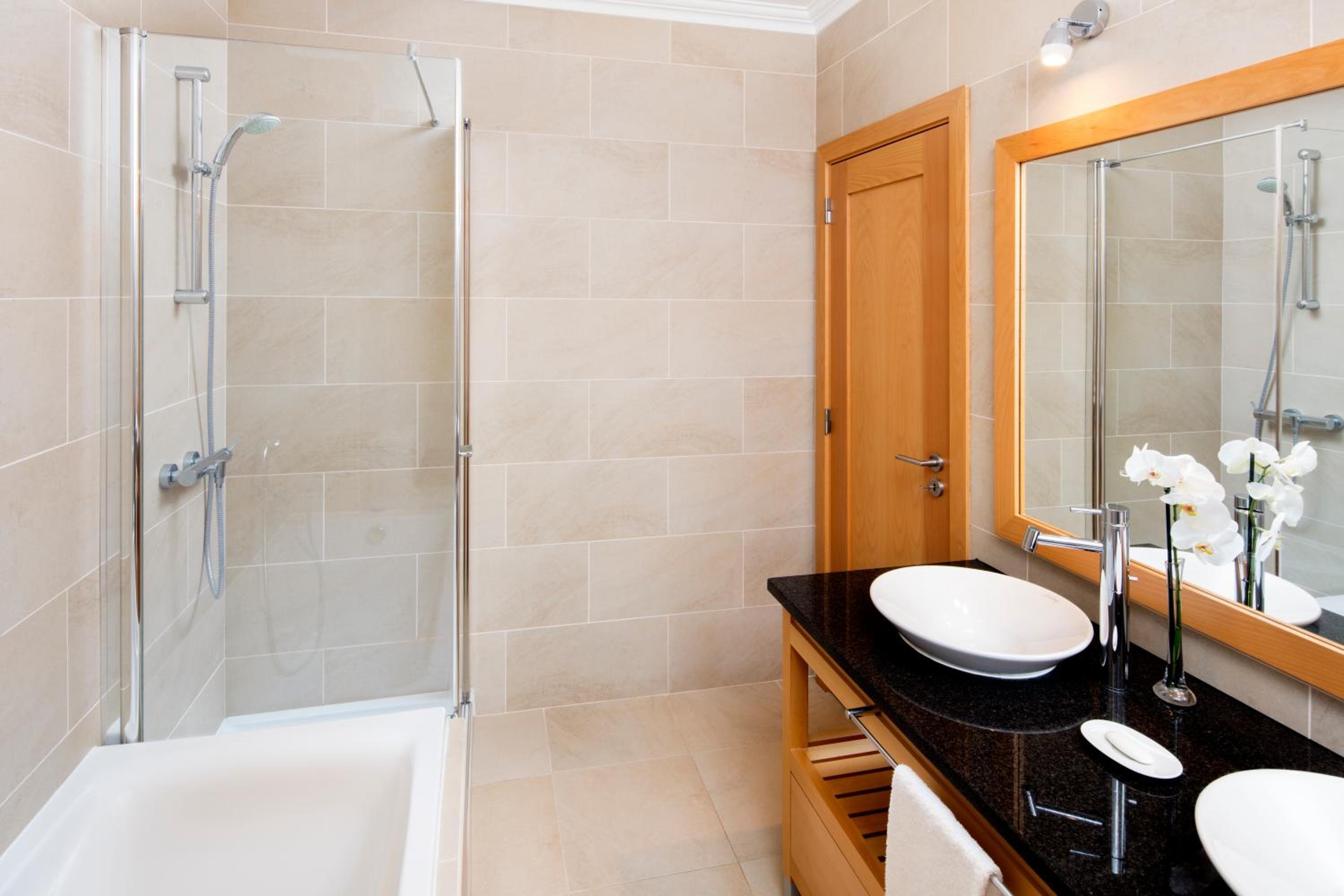 Two-Bedroom Apartment with Sea View - Photo 5