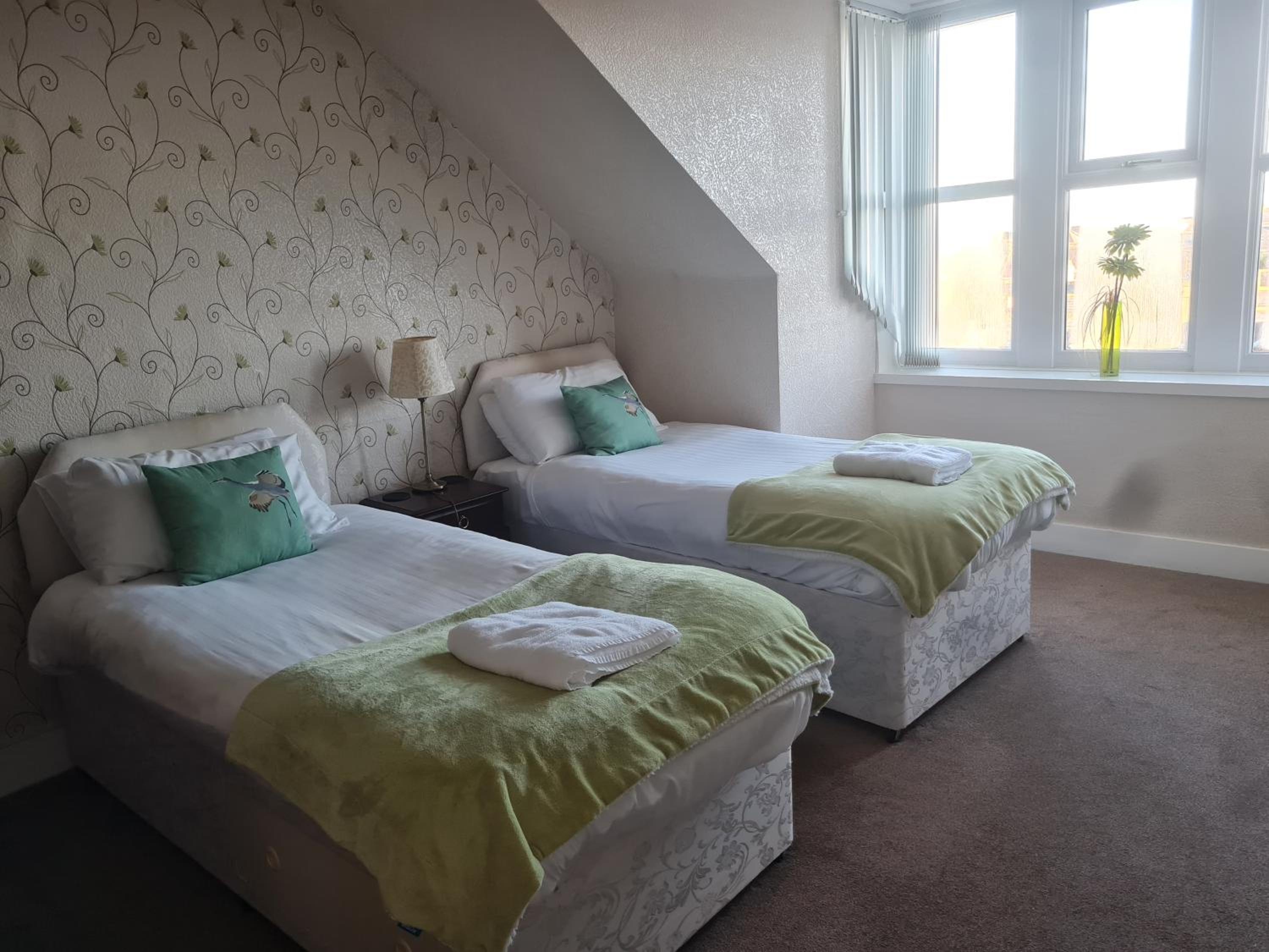 Standard Twin Room - Photo 1