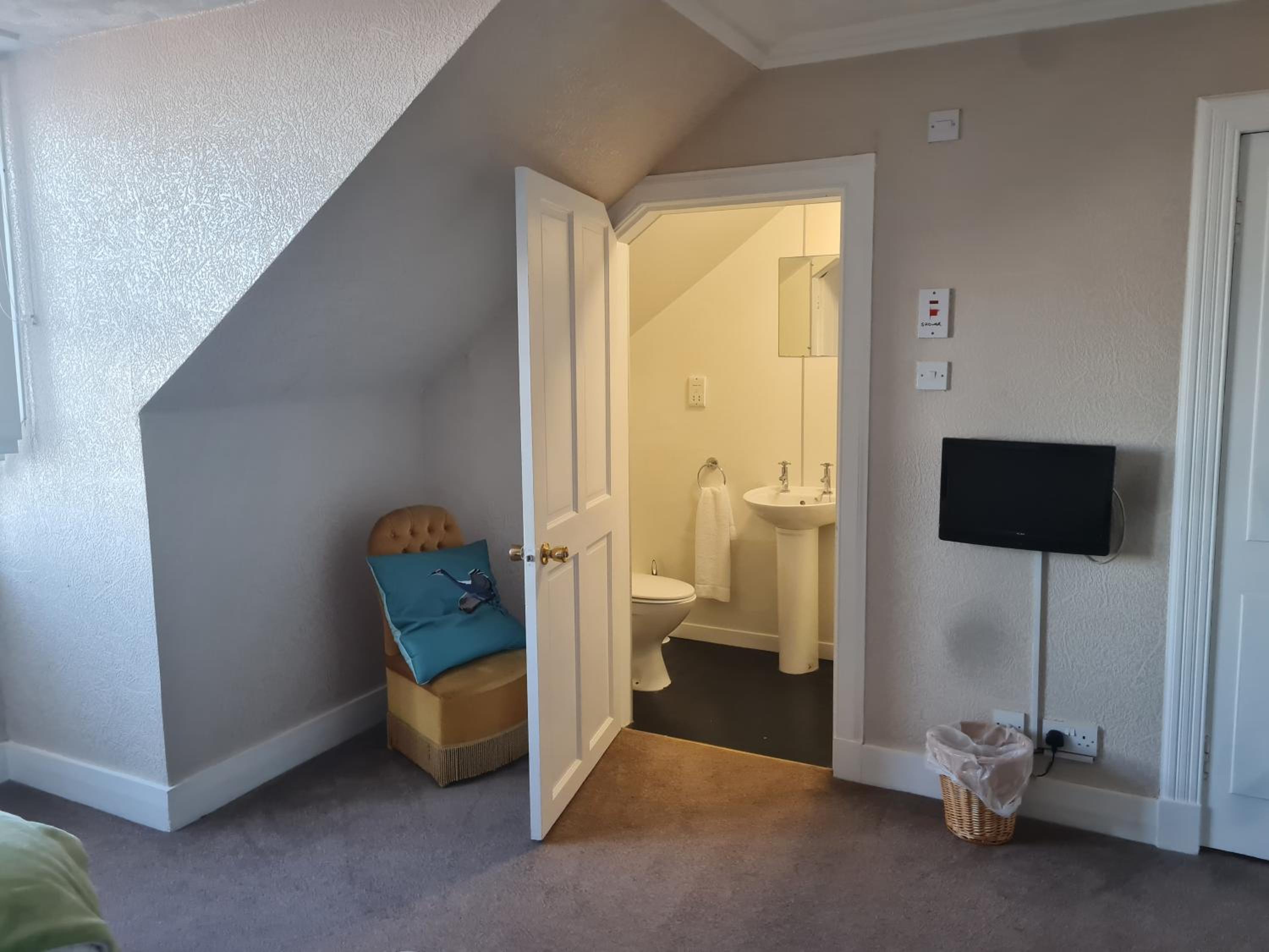 Standard Twin Room - Photo 2