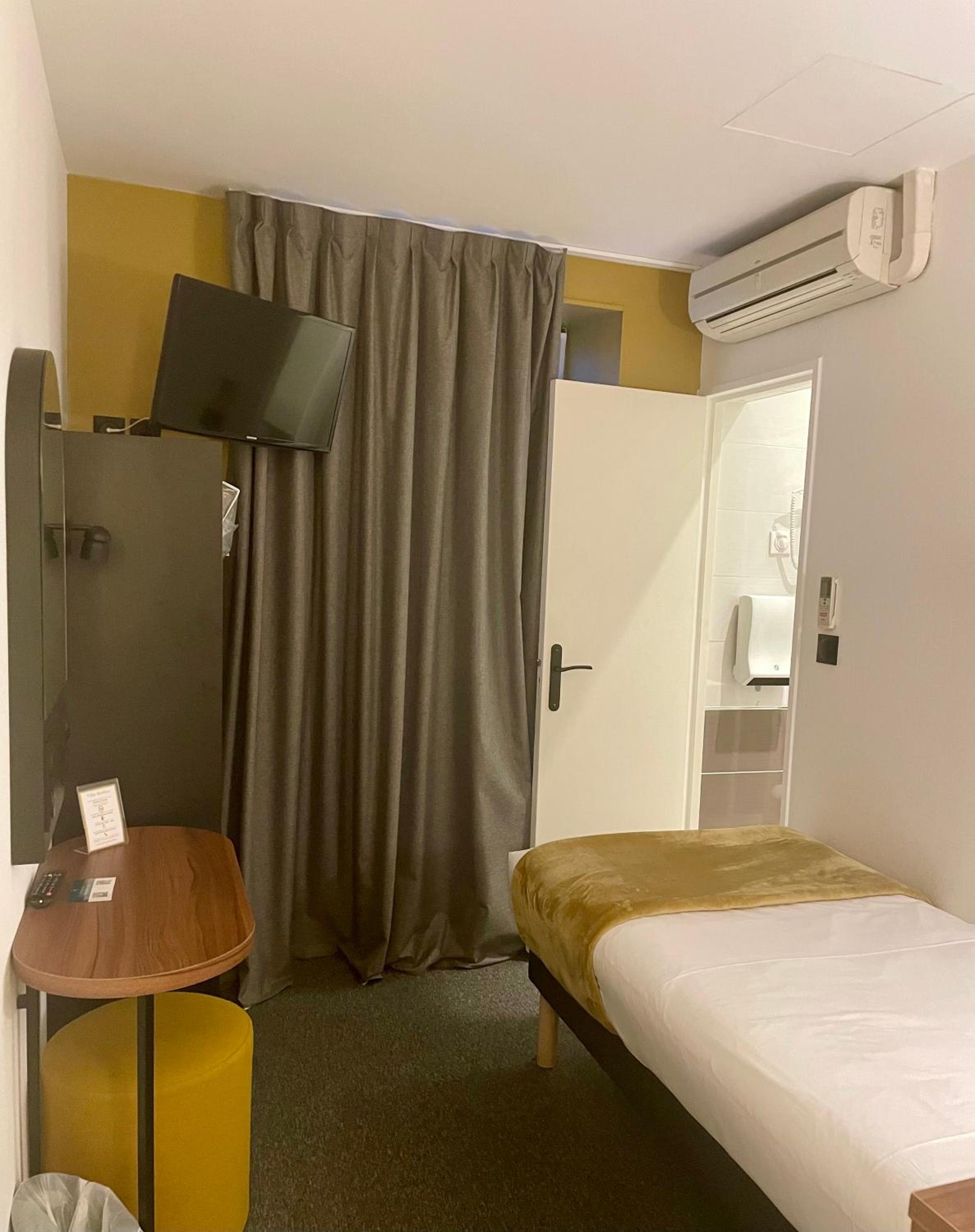 Small Single Room photo 2