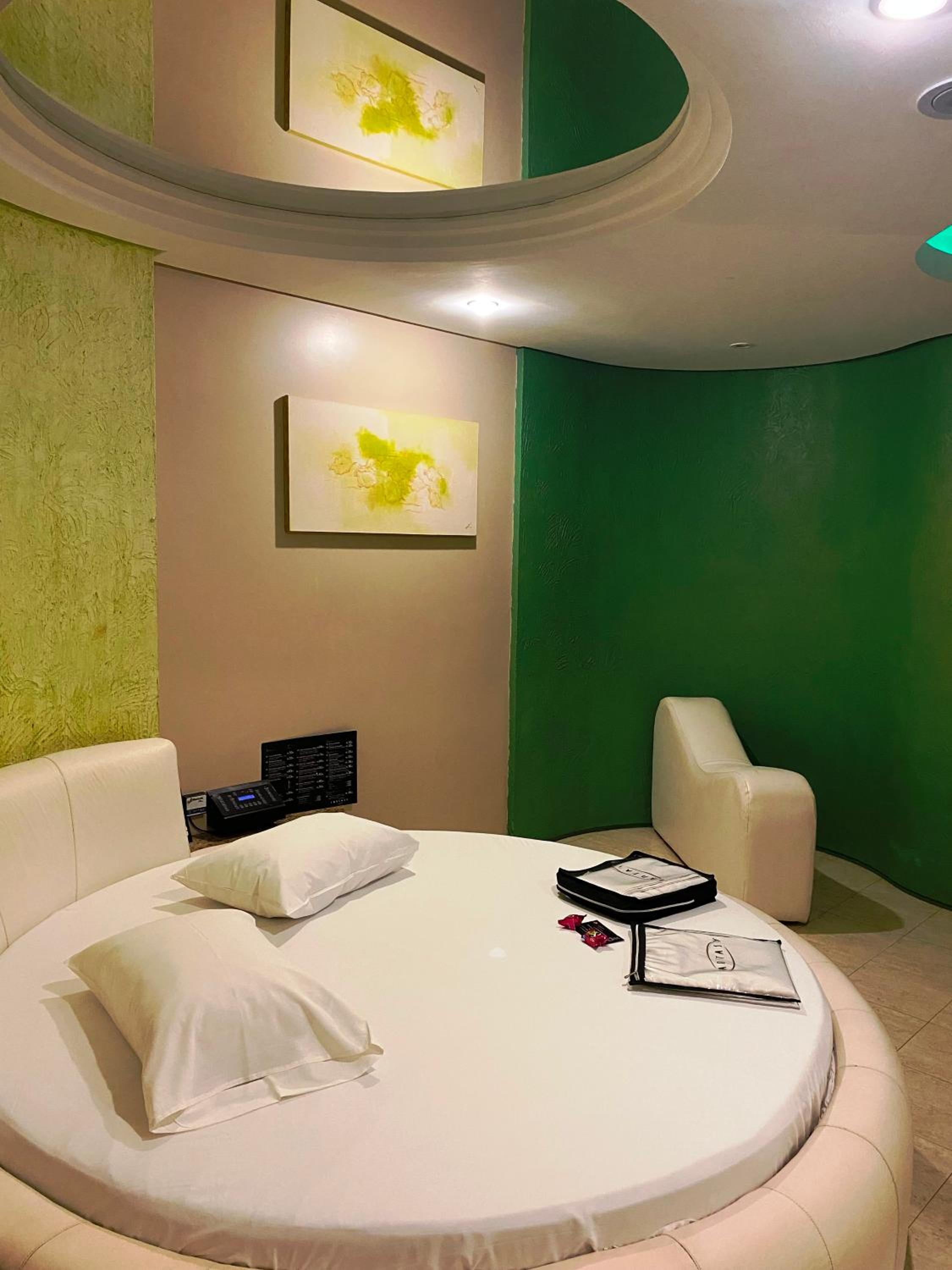 Standard Suite - Photo 2
