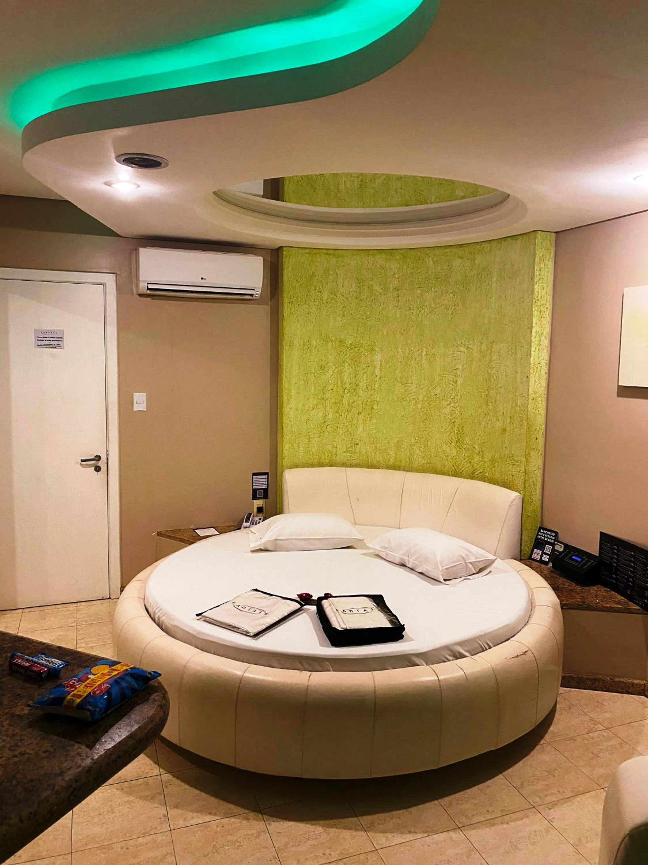 Standard Suite - Photo 3