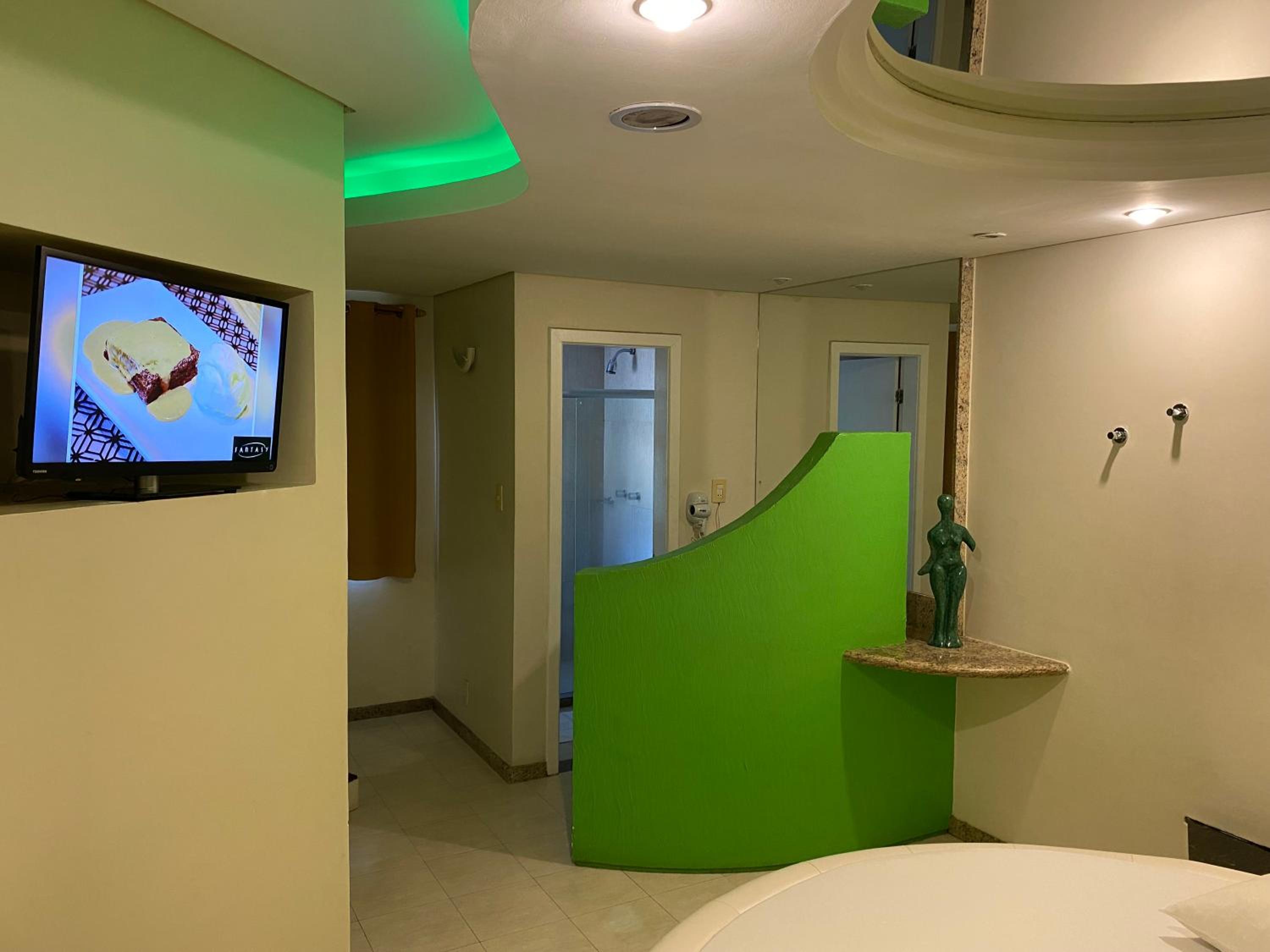 Standard Suite - Photo 1