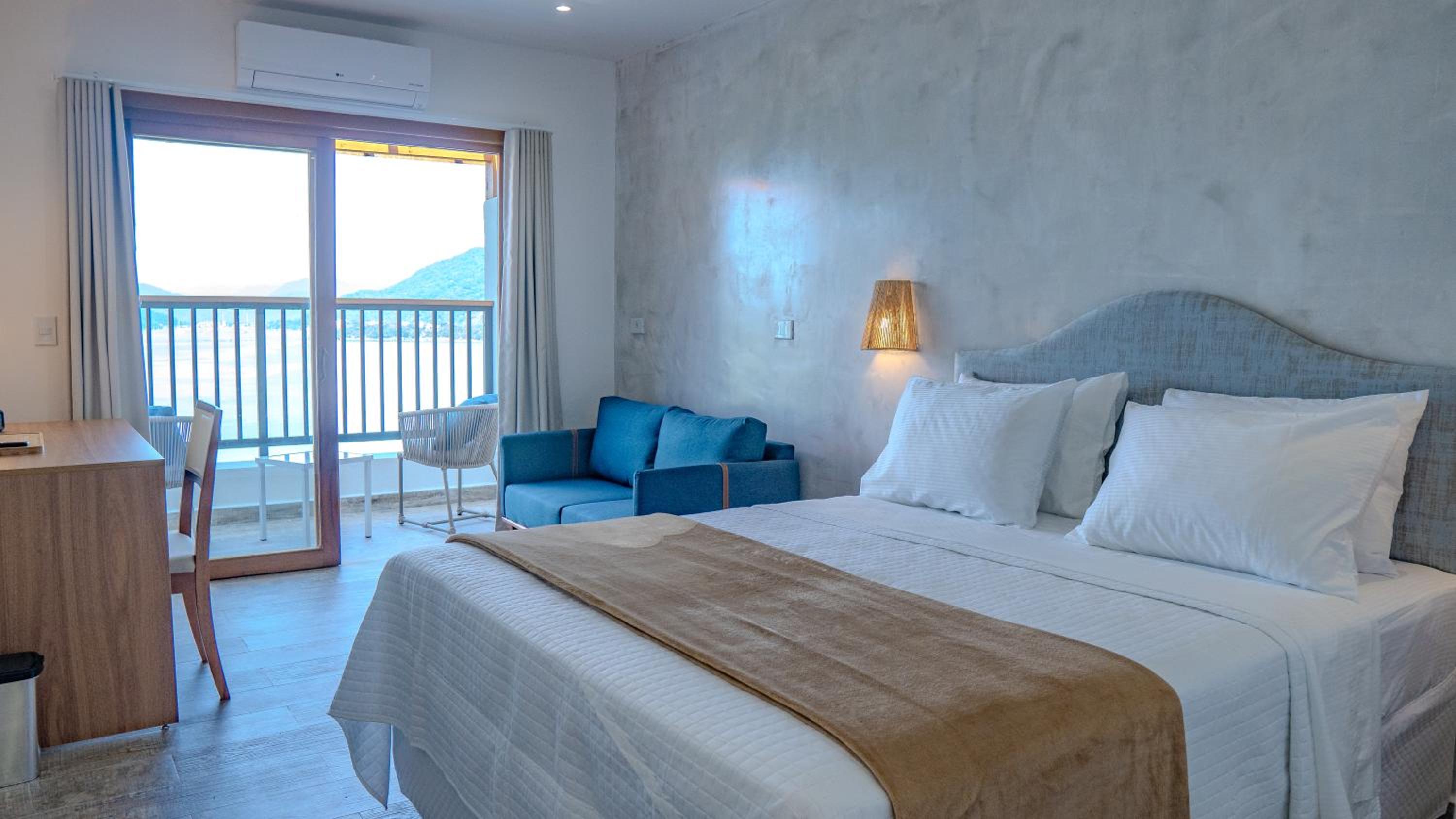 Queen Room with Balcony Sea View