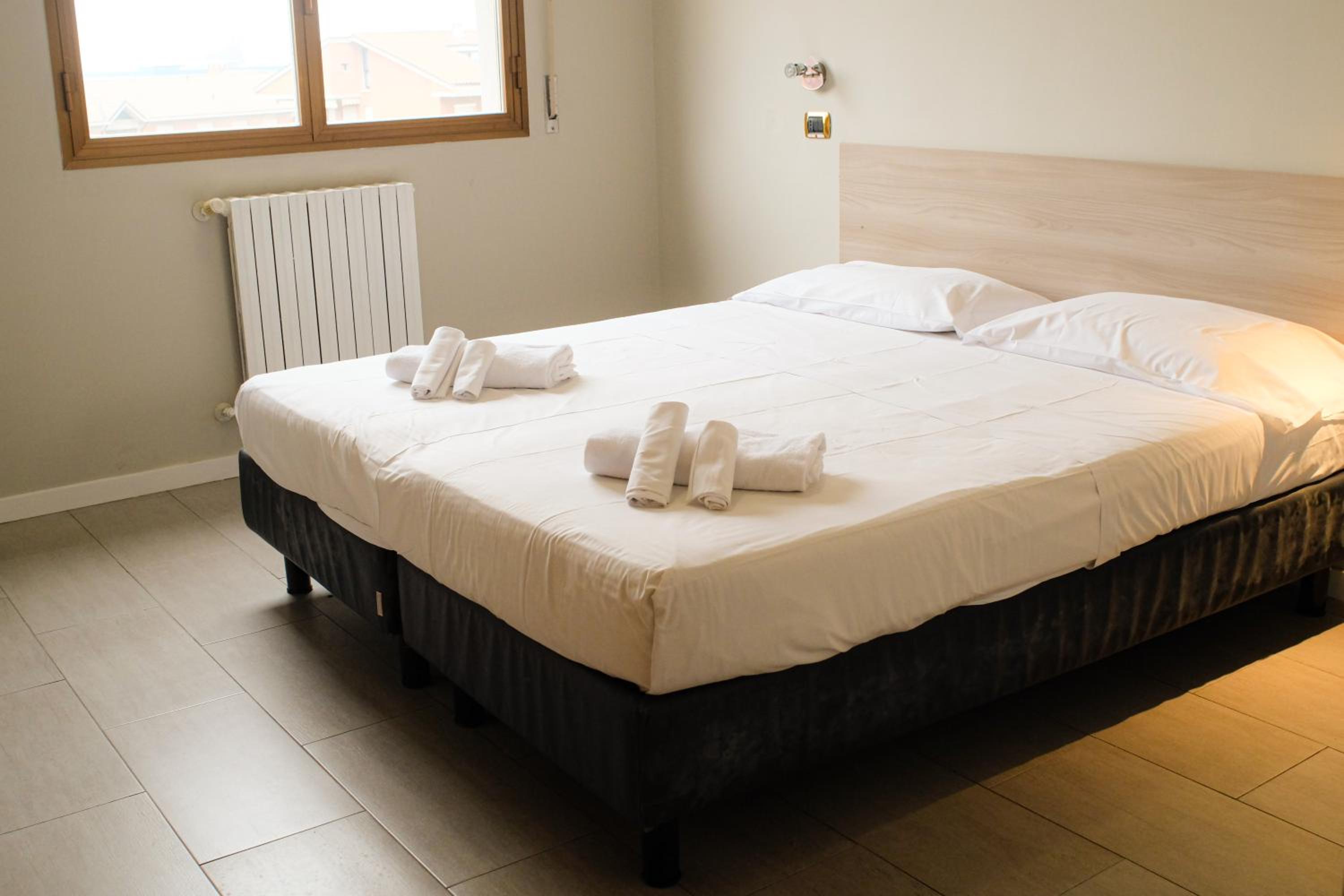 Economy Triple Room - Photo 4