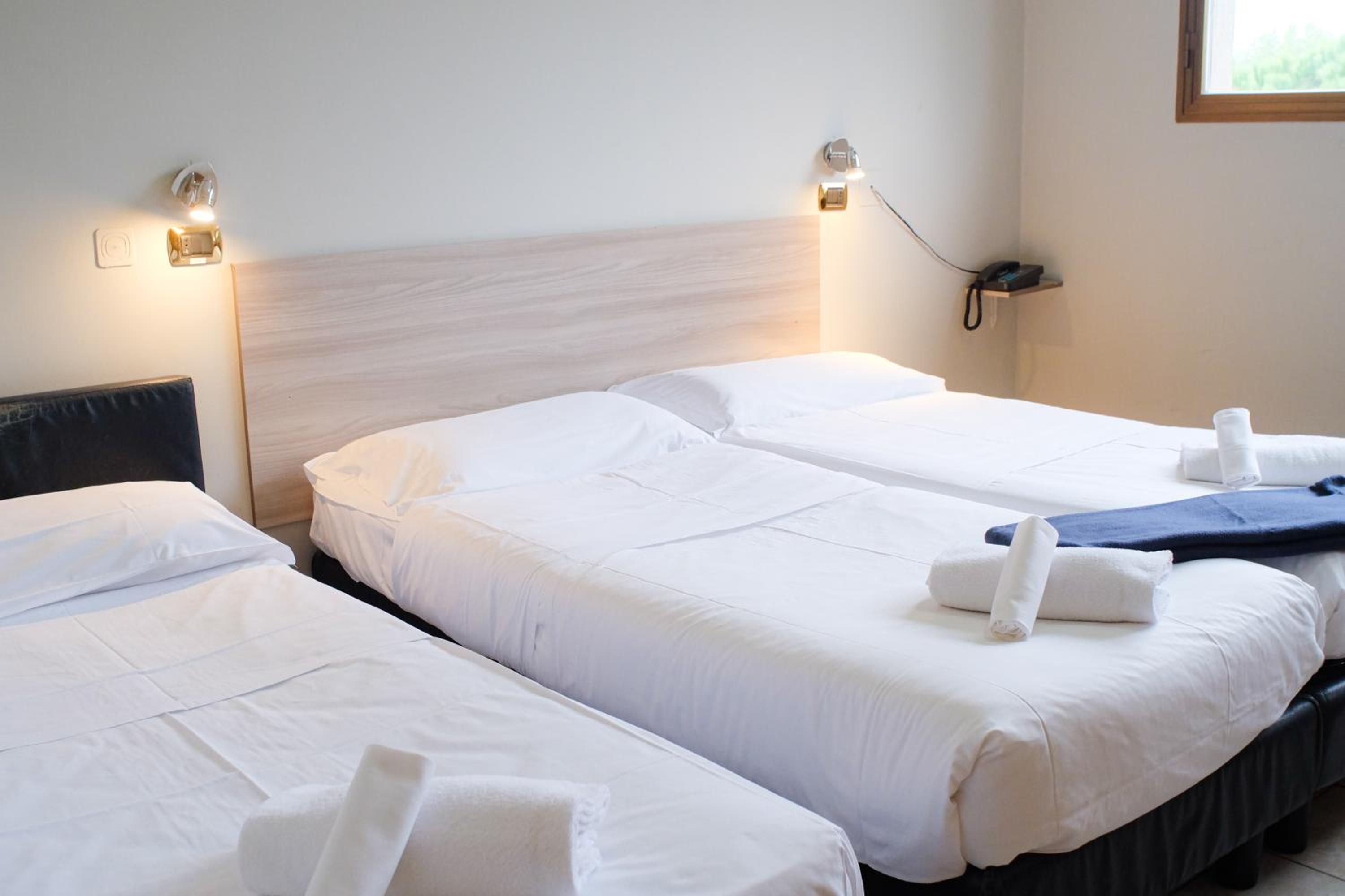 Economy Triple Room - Photo 2