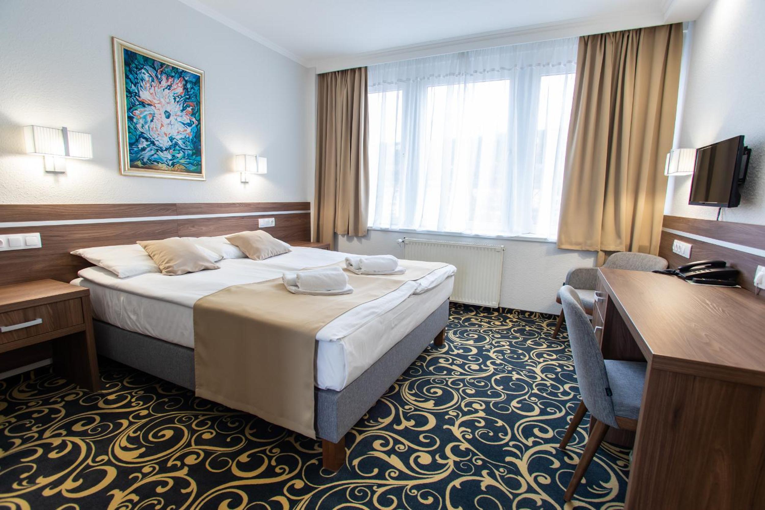 Double Room - Photo 7