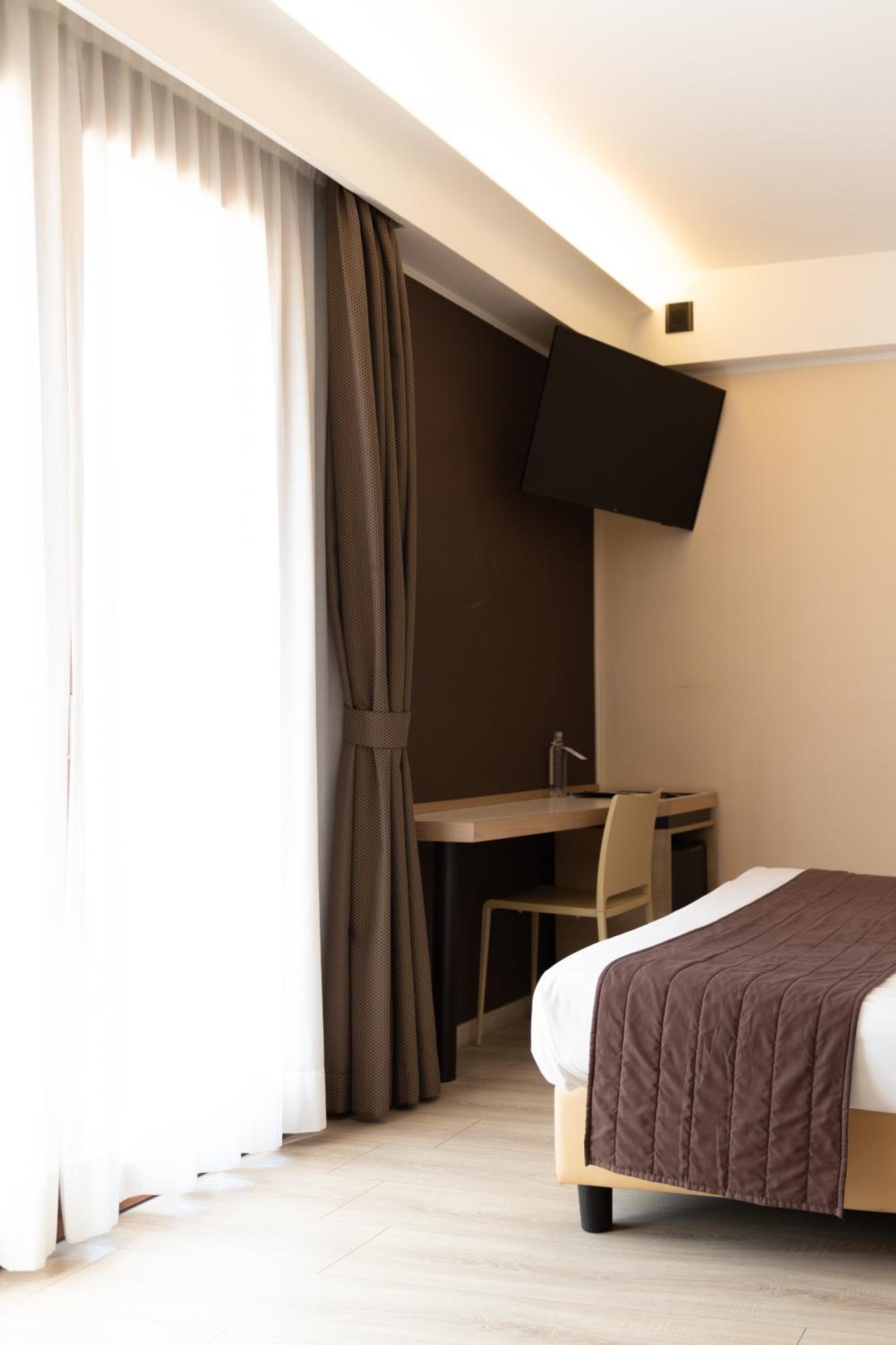 Double or Twin Room - Photo 1