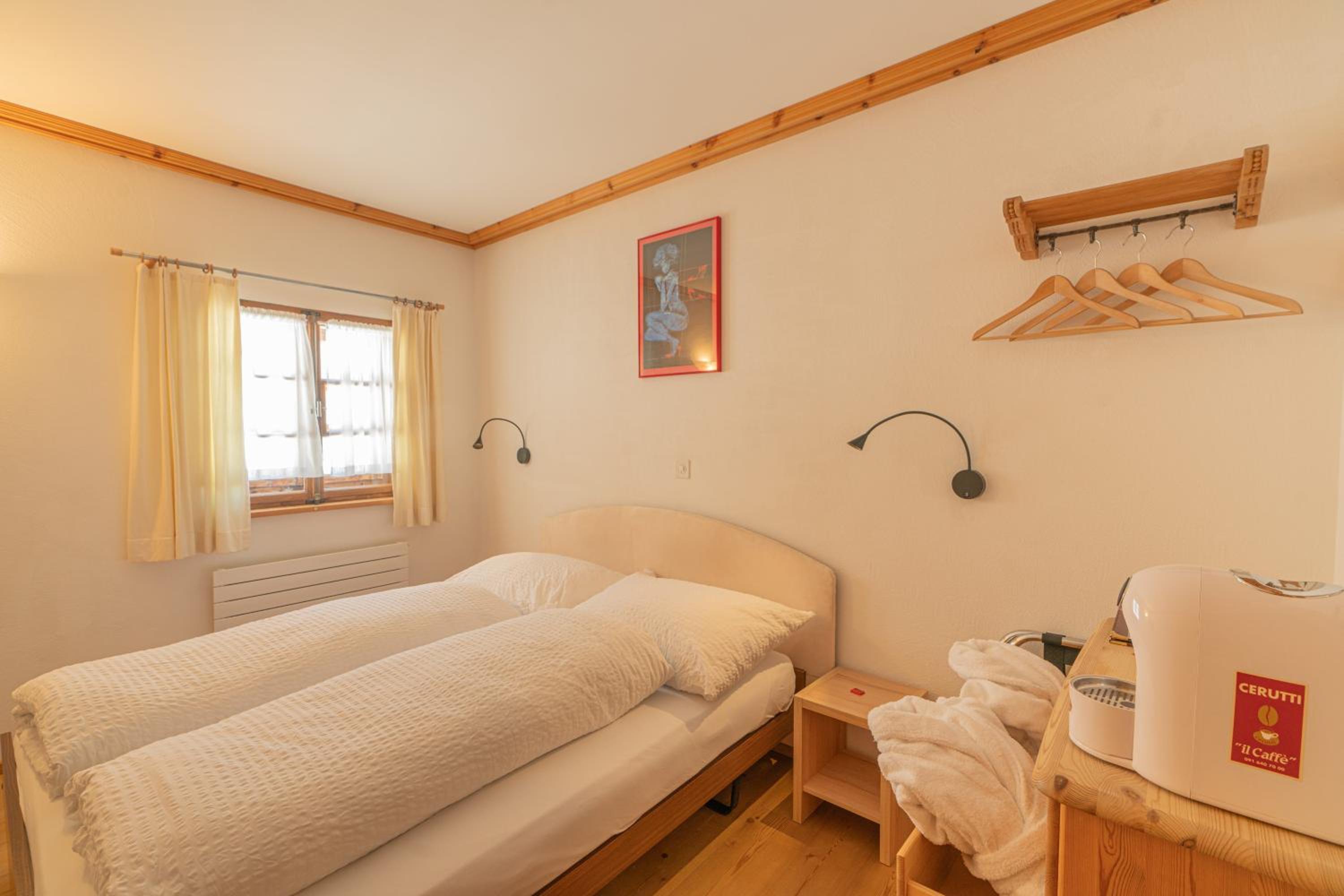 Budget Double Room with Shared Bathroom photo 2