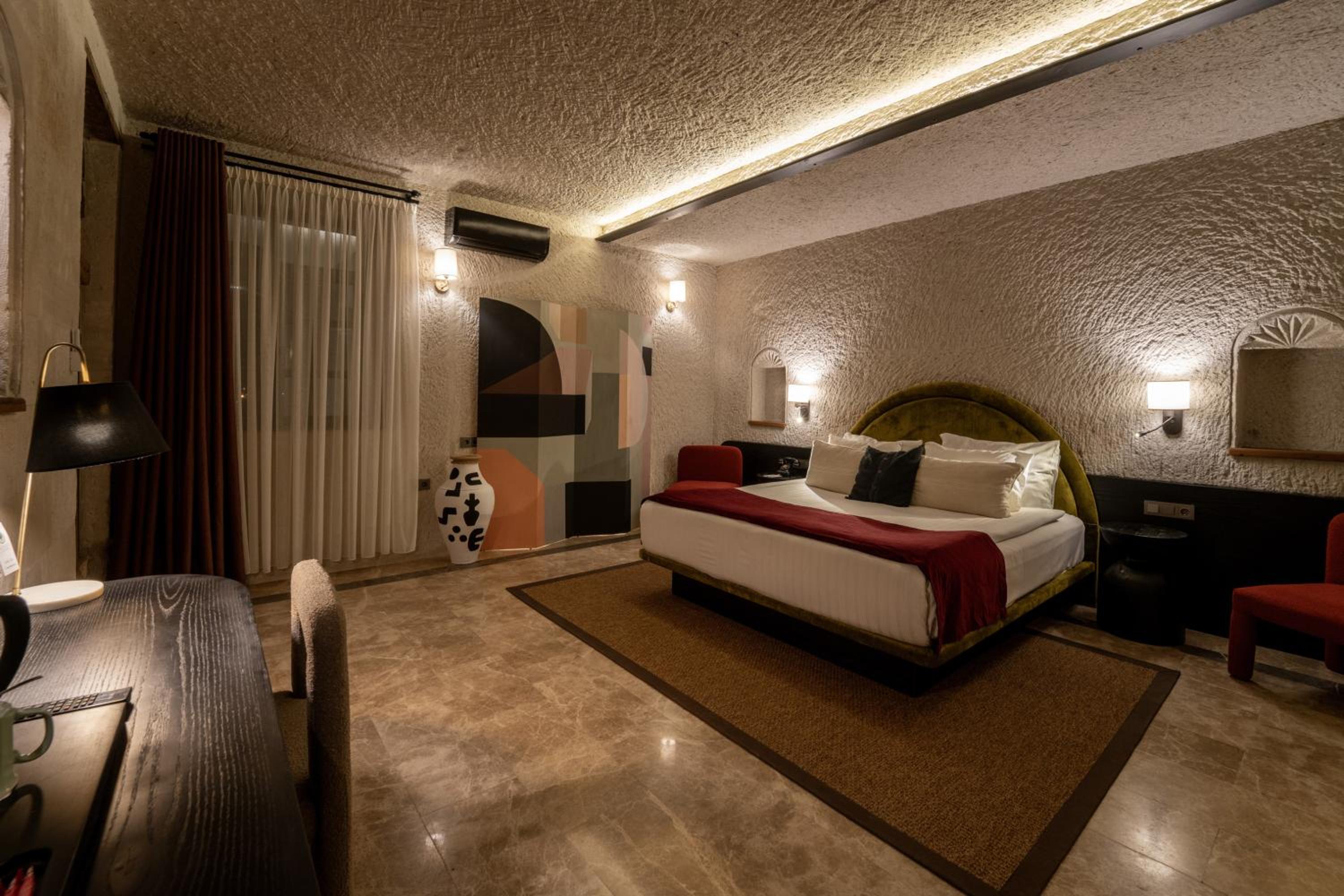 Deluxe Cave Room photo 1