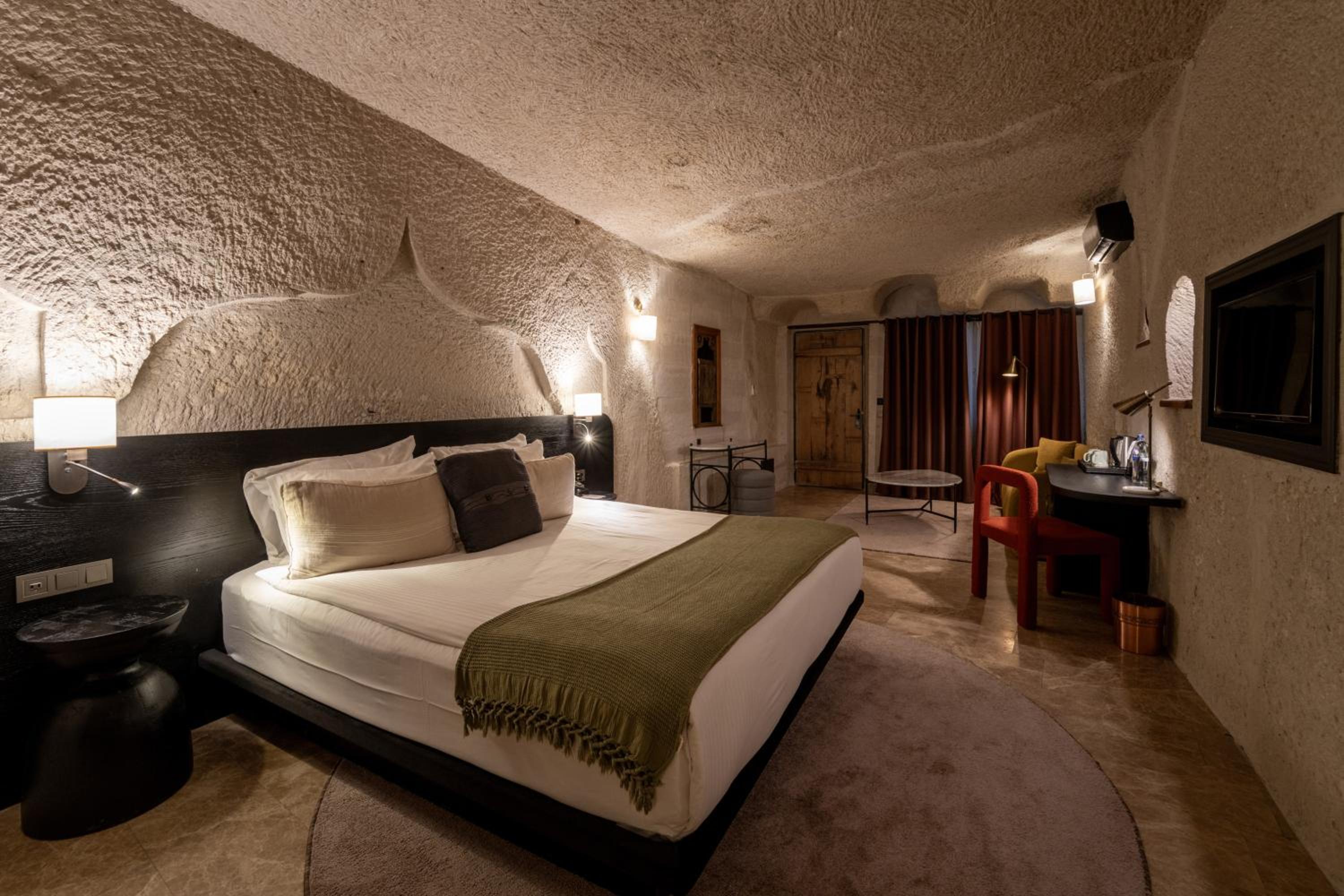 Deluxe Cave Room photo 2