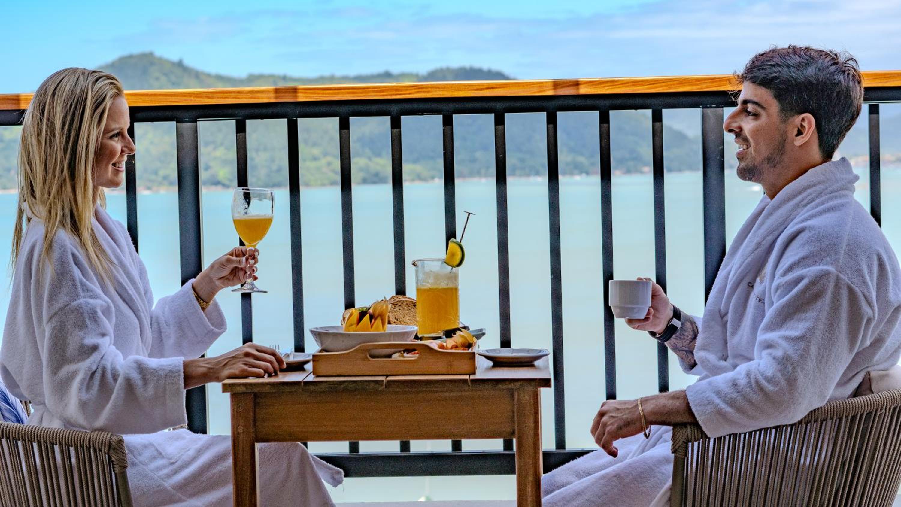 Superior King Room Sea View thumbnail 6