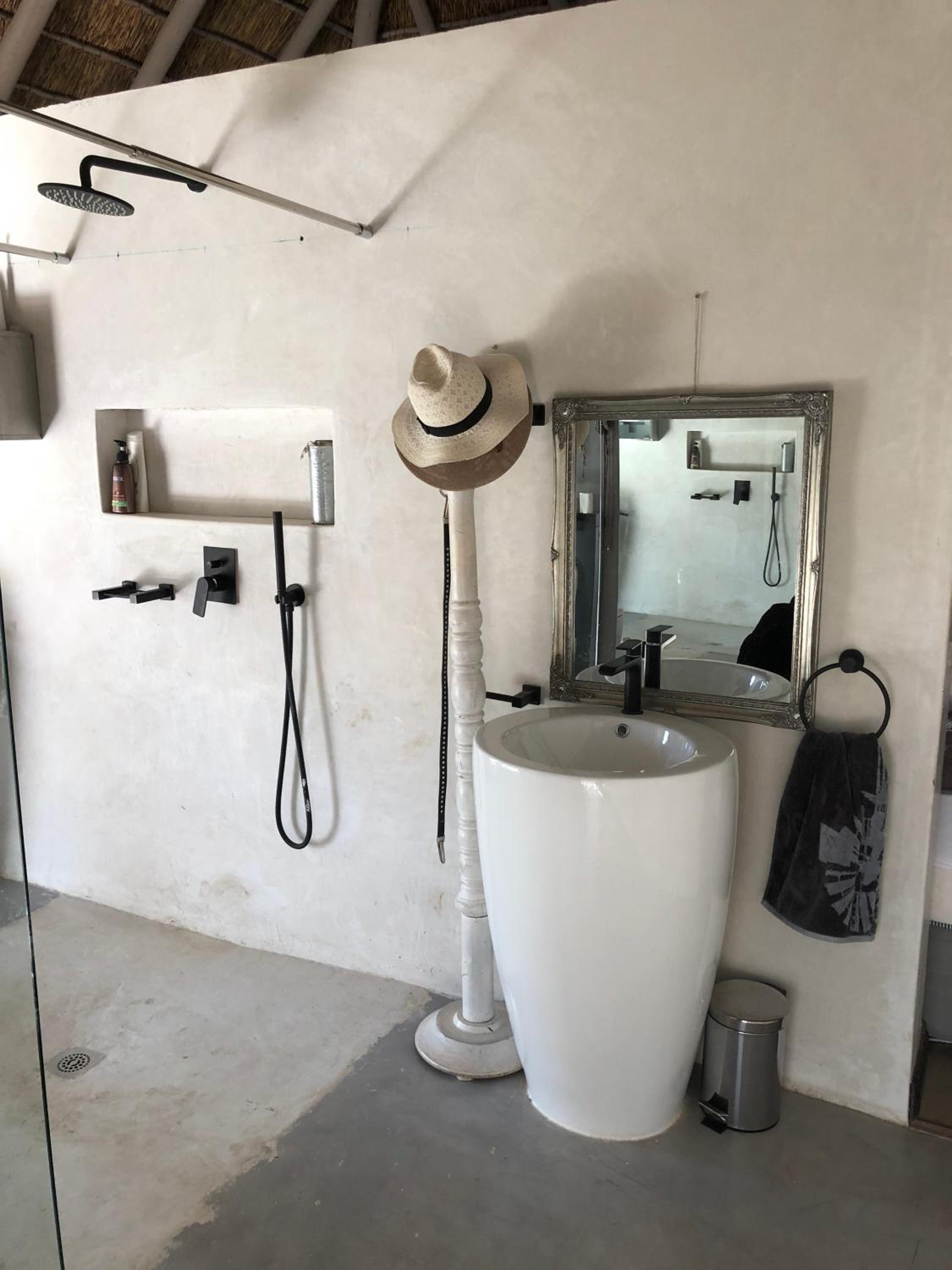Deluxe Double or Twin Room with Pool Access - Photo 15