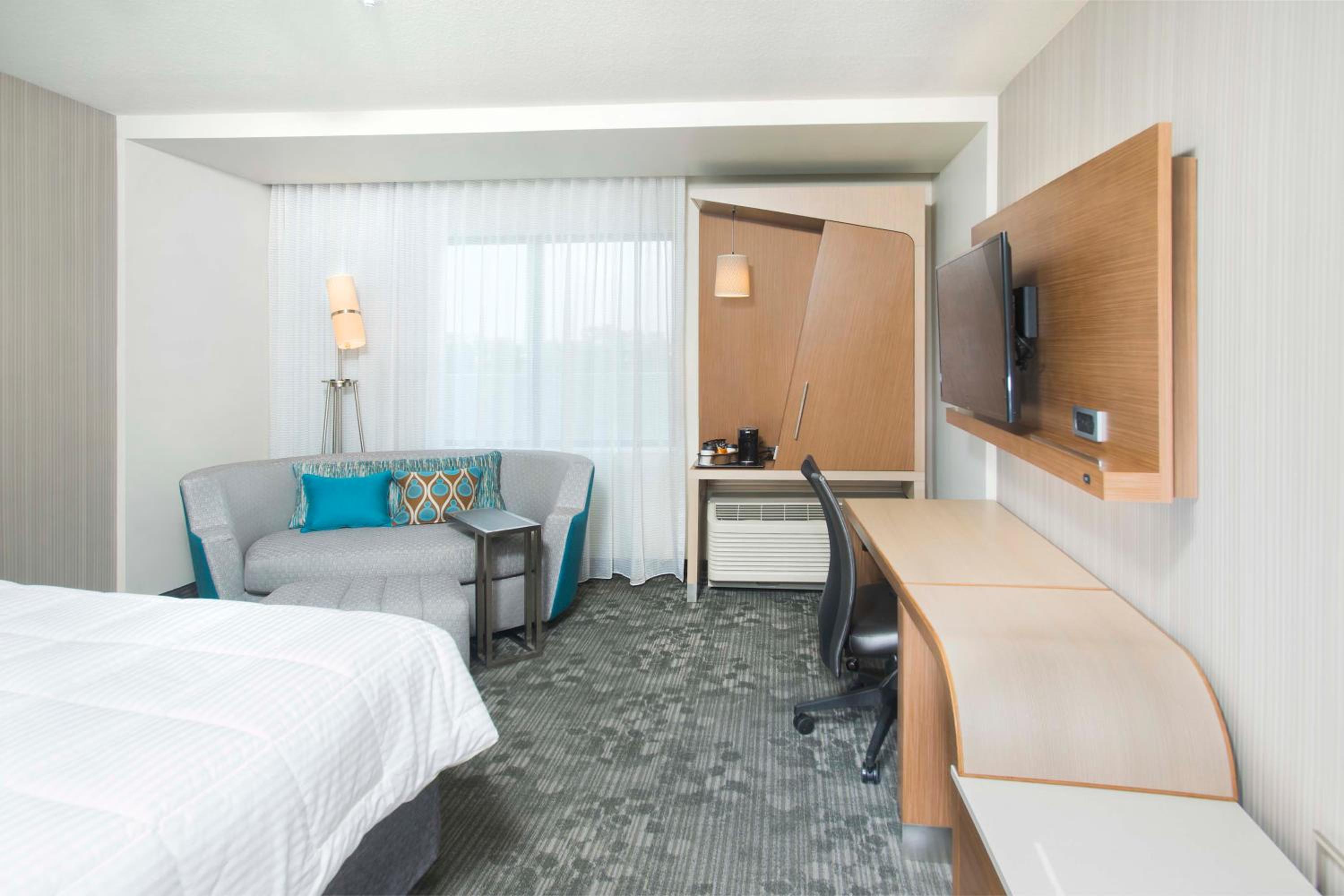 King Room with Sofa Bed - Hearing Accessible photo 1