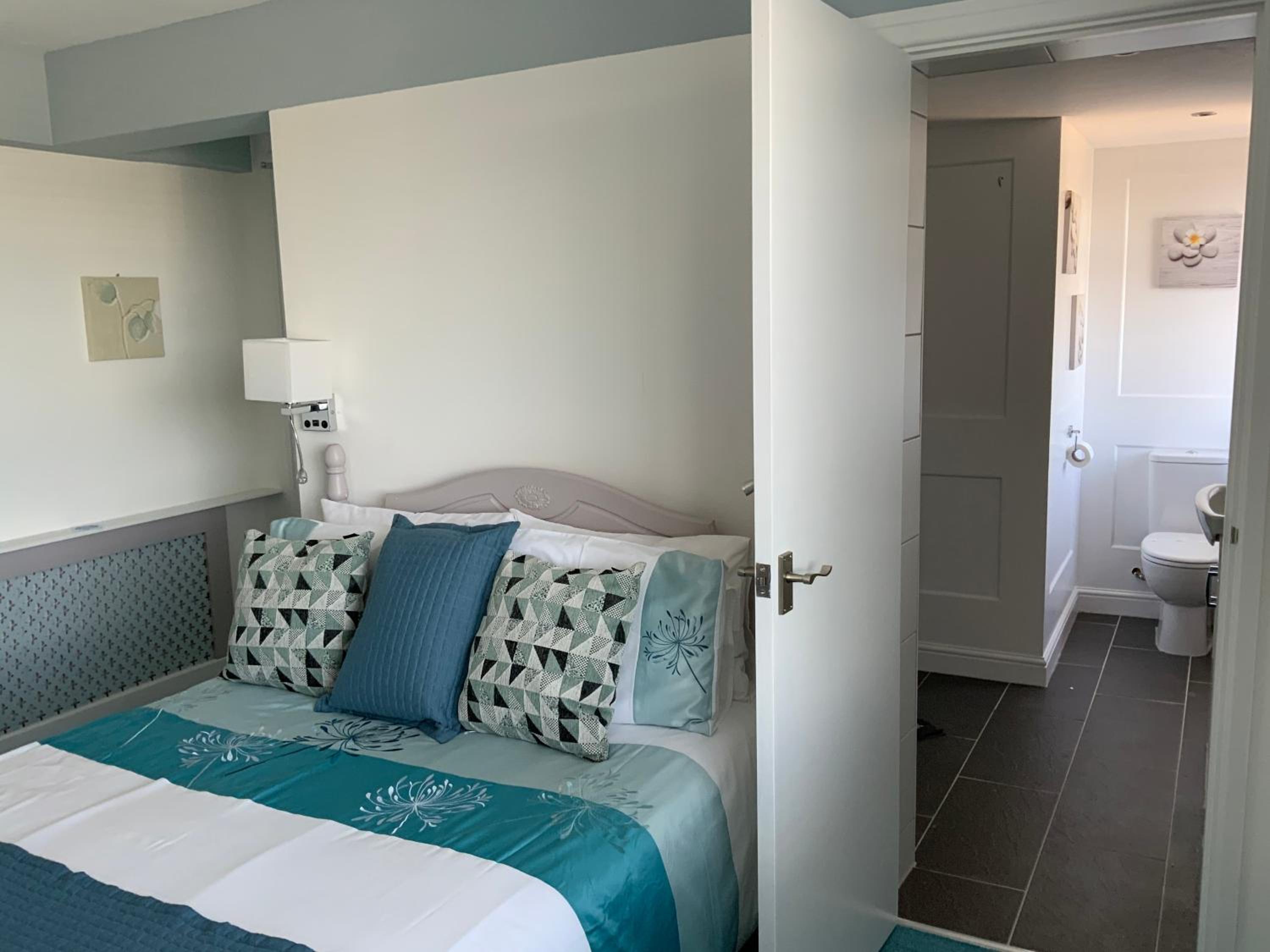 Double Room with Private Bathroom photo 2