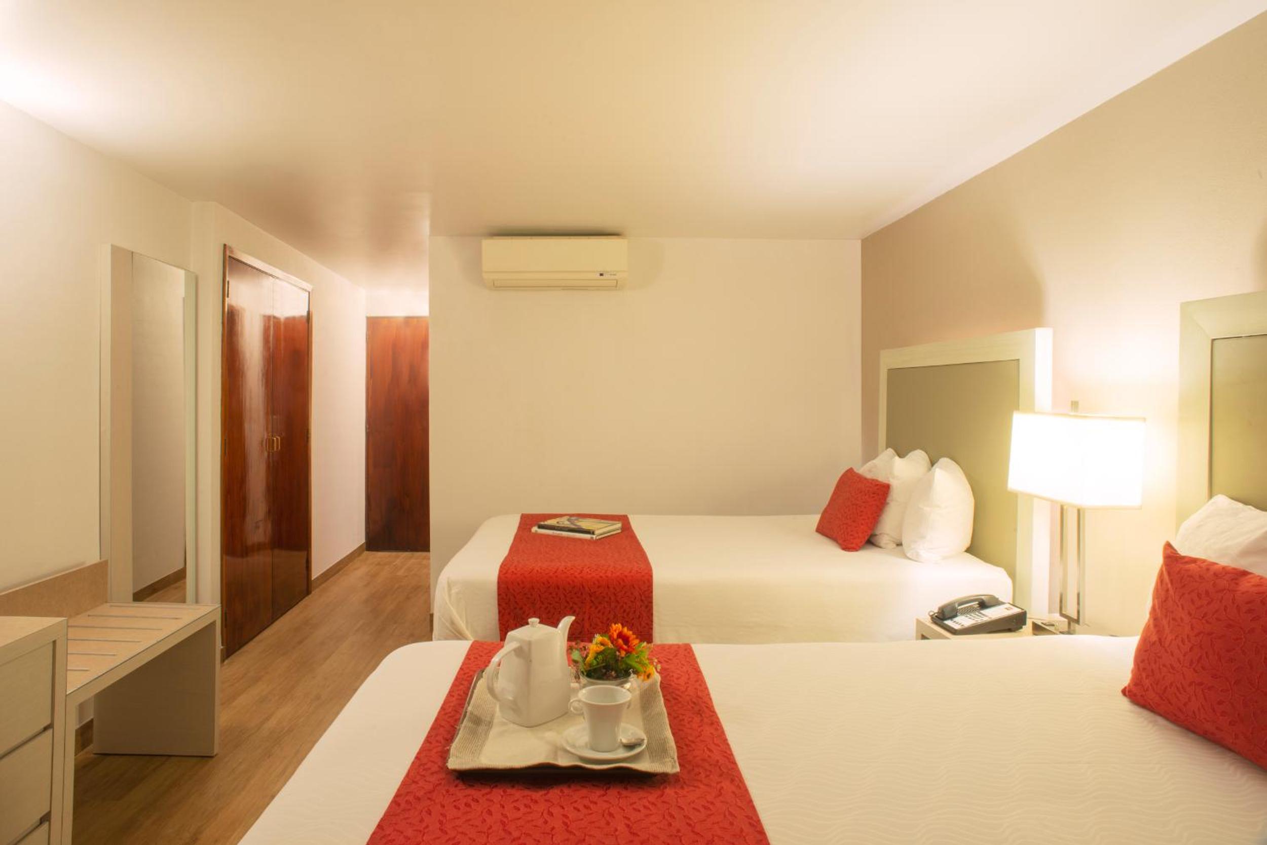 Double Room with Two Double Beds - Photo 9
