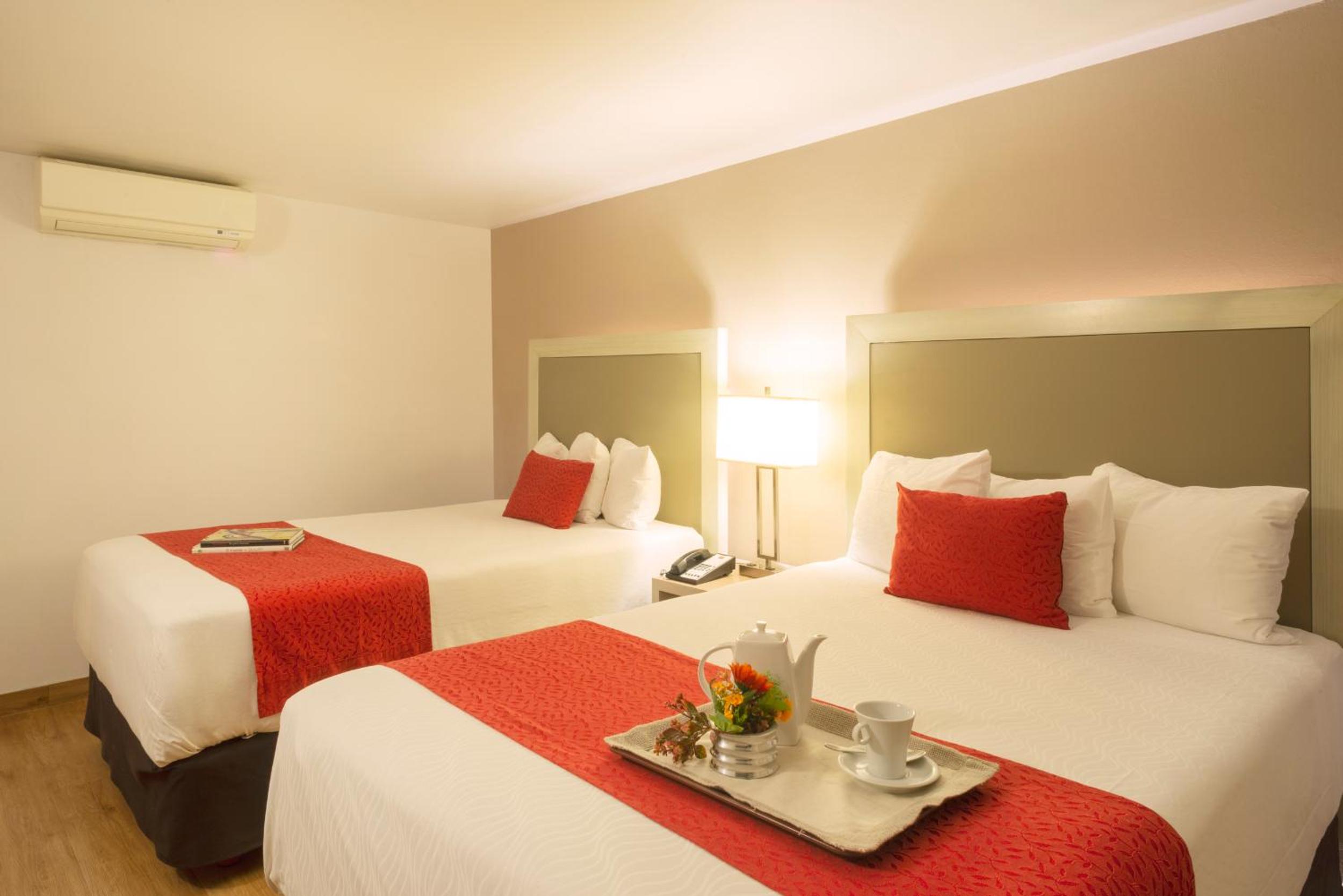 Double Room with Two Double Beds - Photo 8