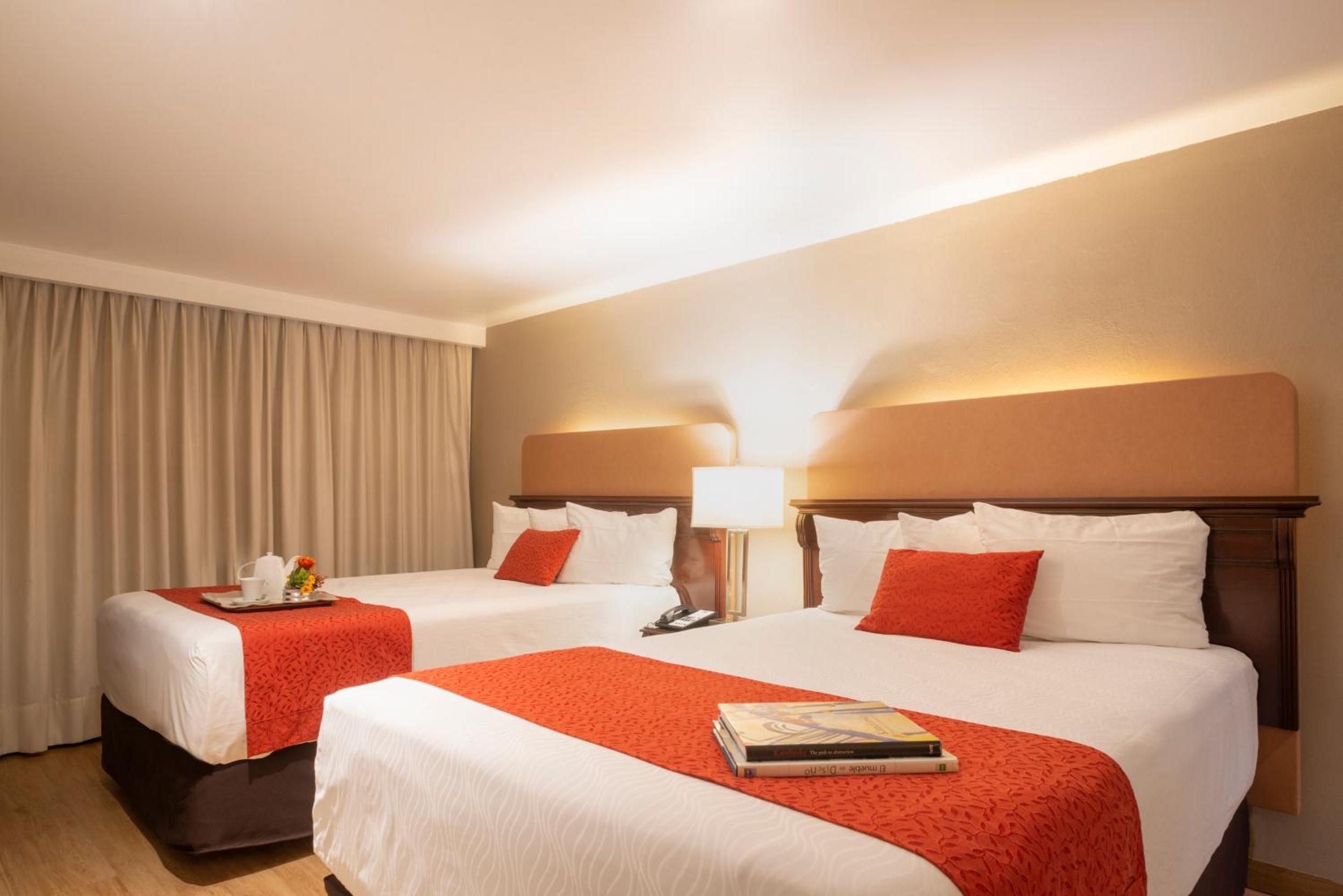 Double Room with Two Double Beds - Photo 7