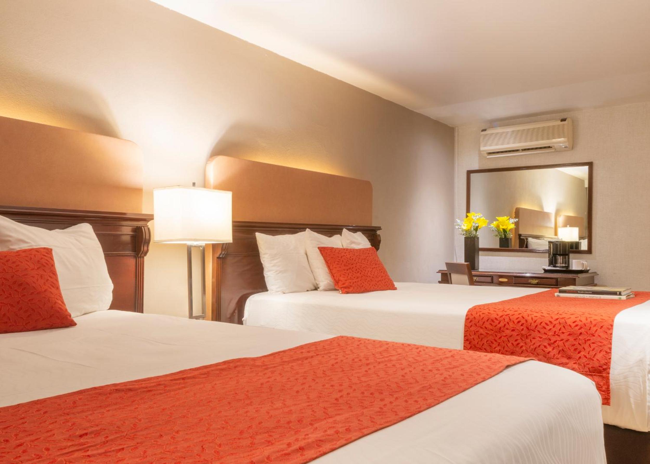Double Room with Two Double Beds - Photo 4