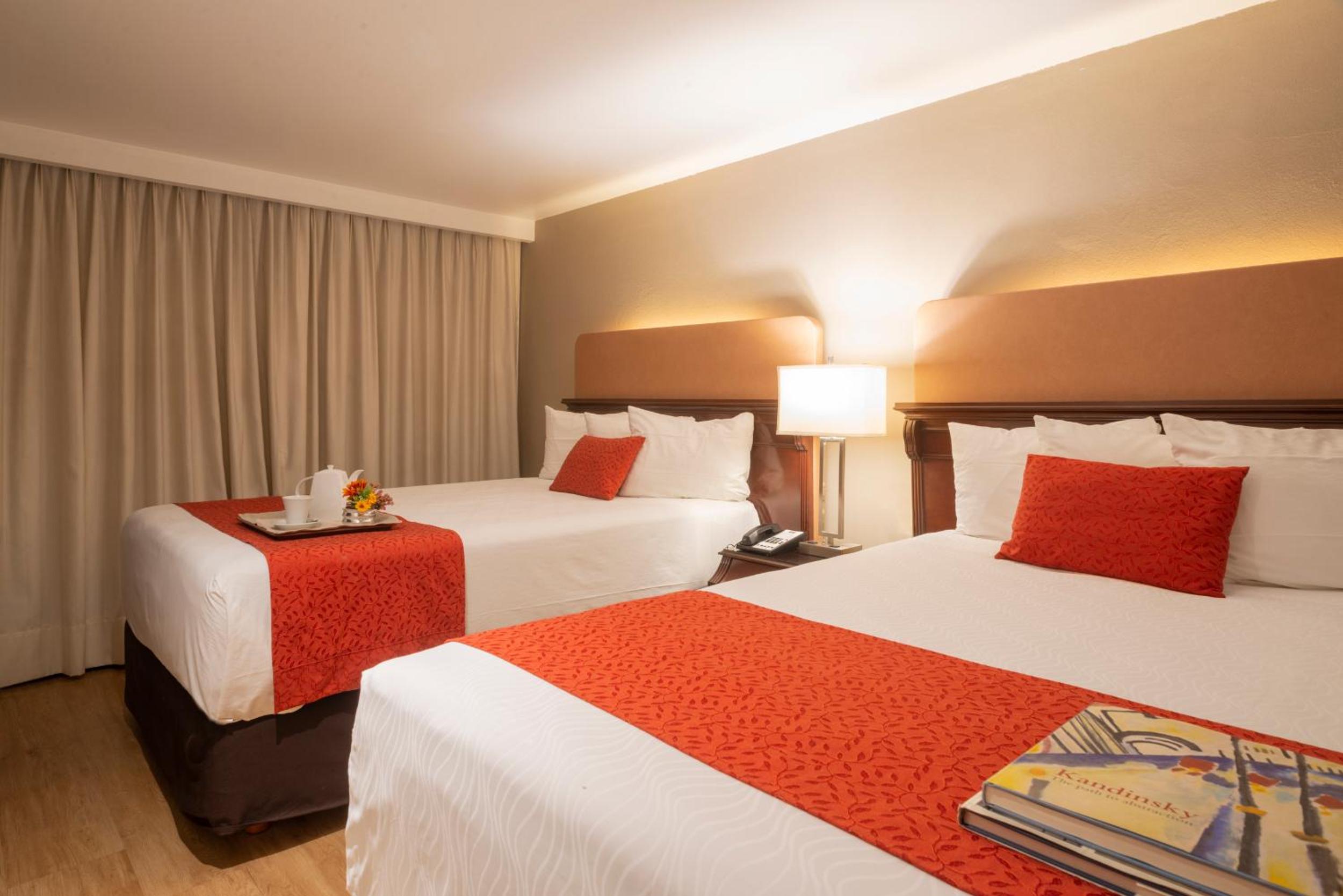 Double Room with Two Double Beds - Photo 3