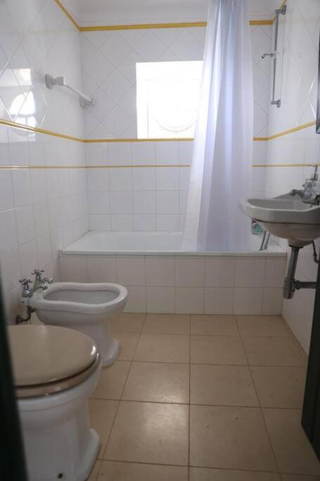 Six-Bedroom House photo 3