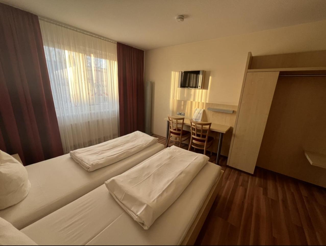 Standard Double Room - Photo 3