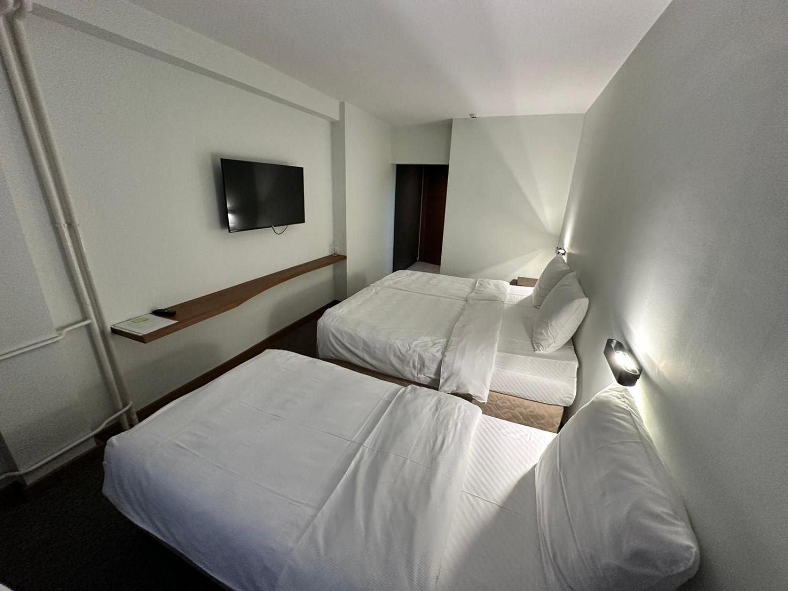 Deluxe Room (2 Adults + 1 Child)