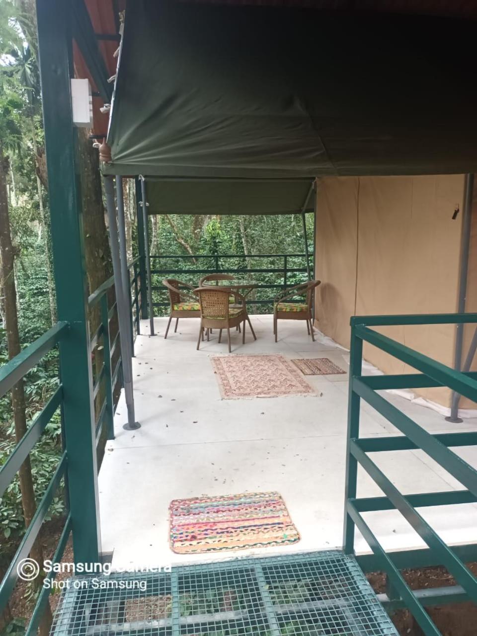 Deluxe Double Room (2 Adults + 1 Child) photo 2