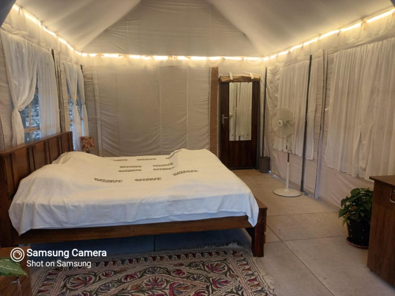 Deluxe Double Room (2 Adults + 1 Child) photo 1