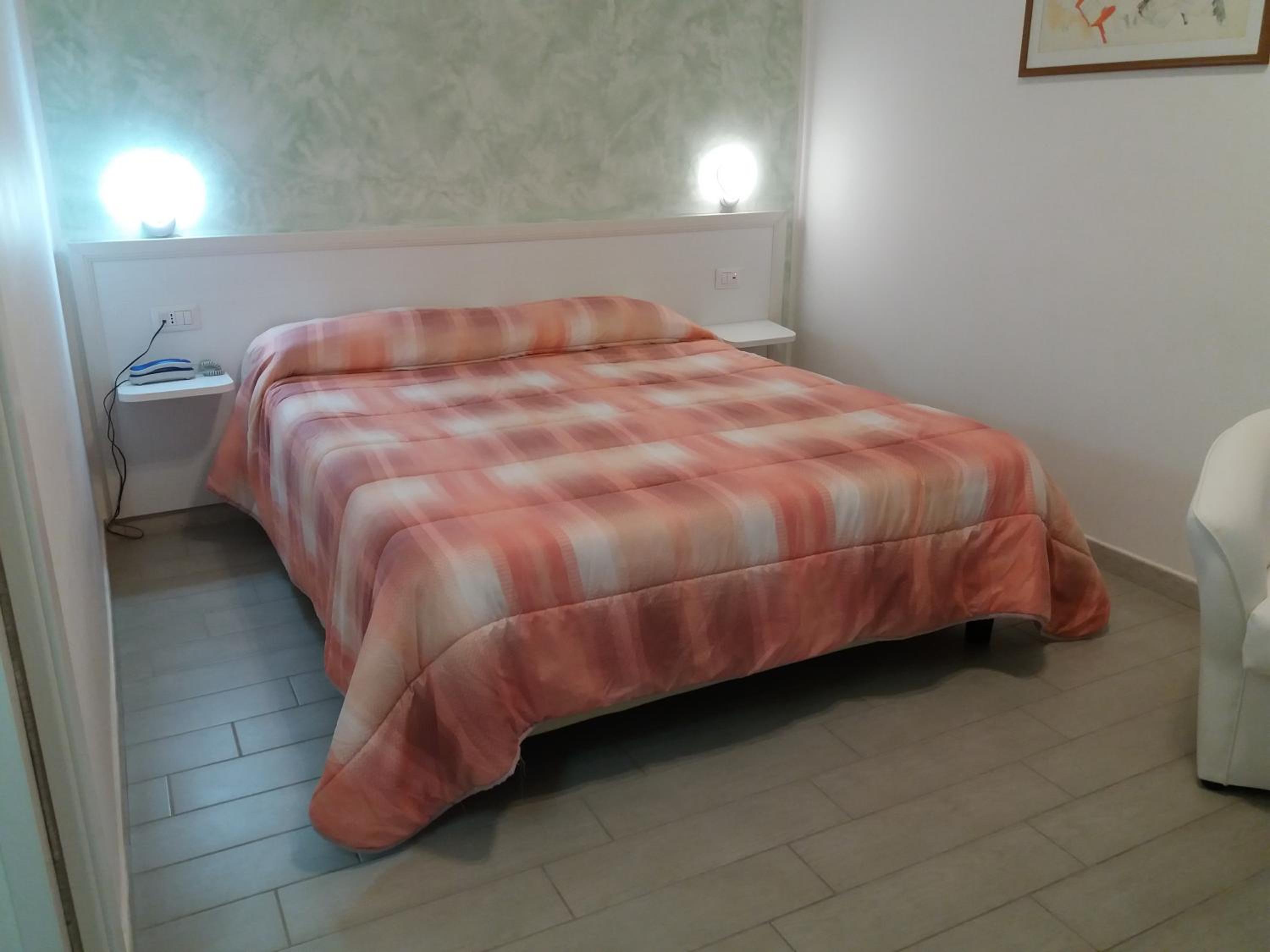 Double Room - Photo 2