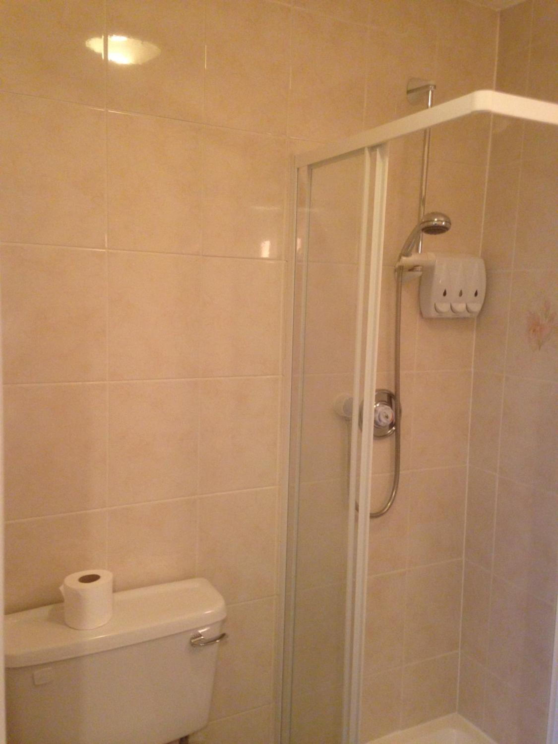 Double or Twin Room - Photo 13