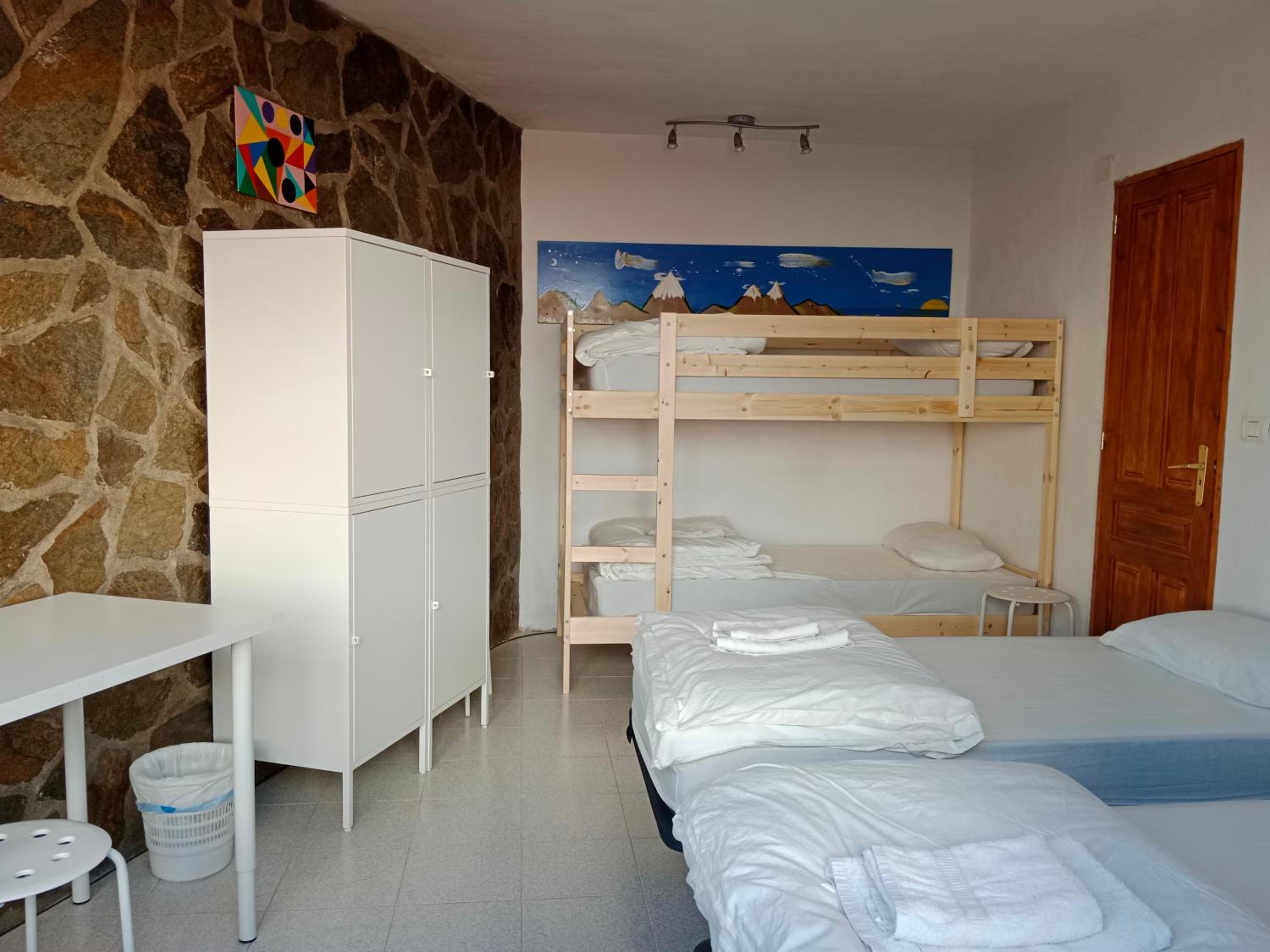 Single Bed in 4-Bed Dormitory Room photo 2