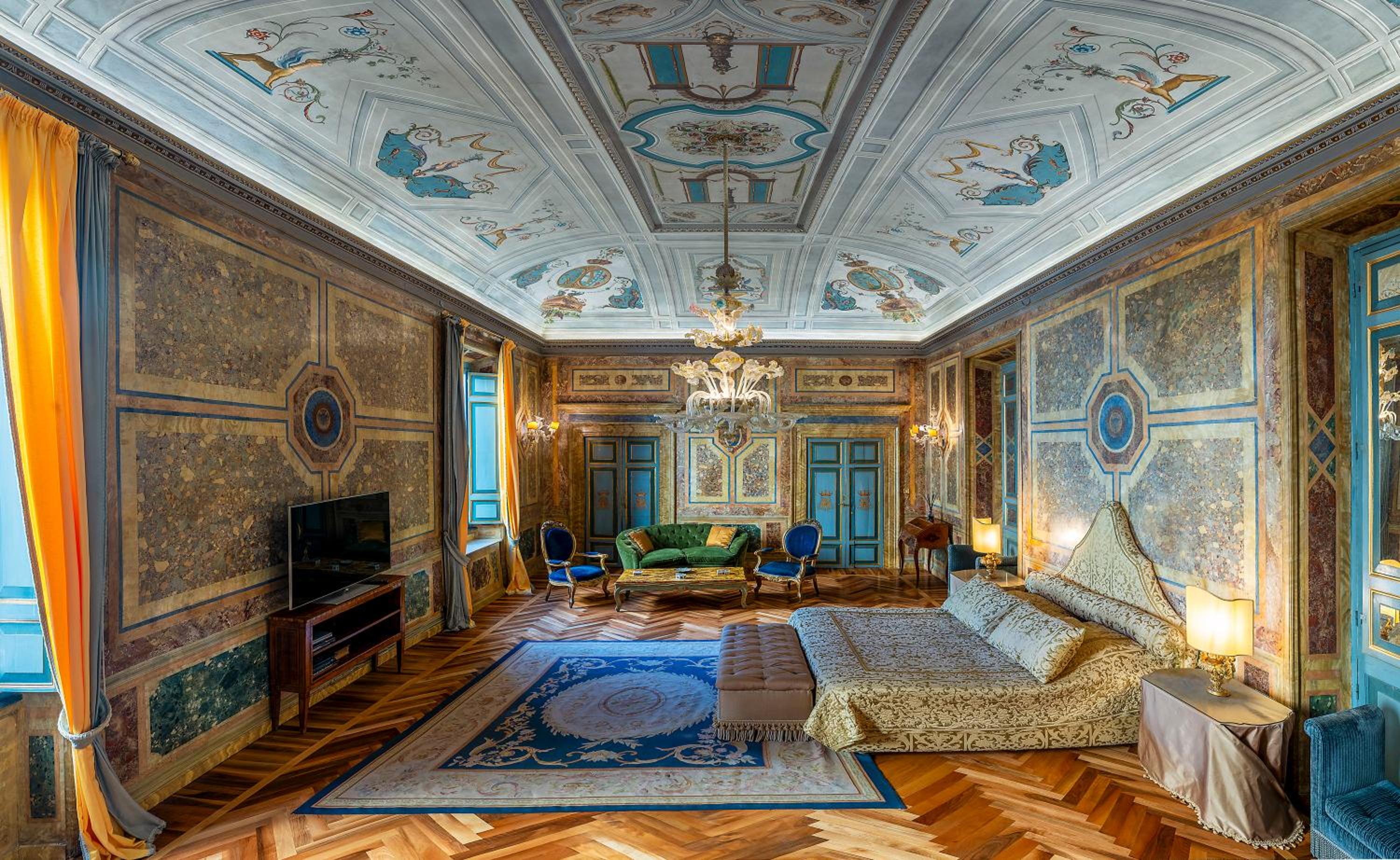 Queen Hortense Suite photo 3
