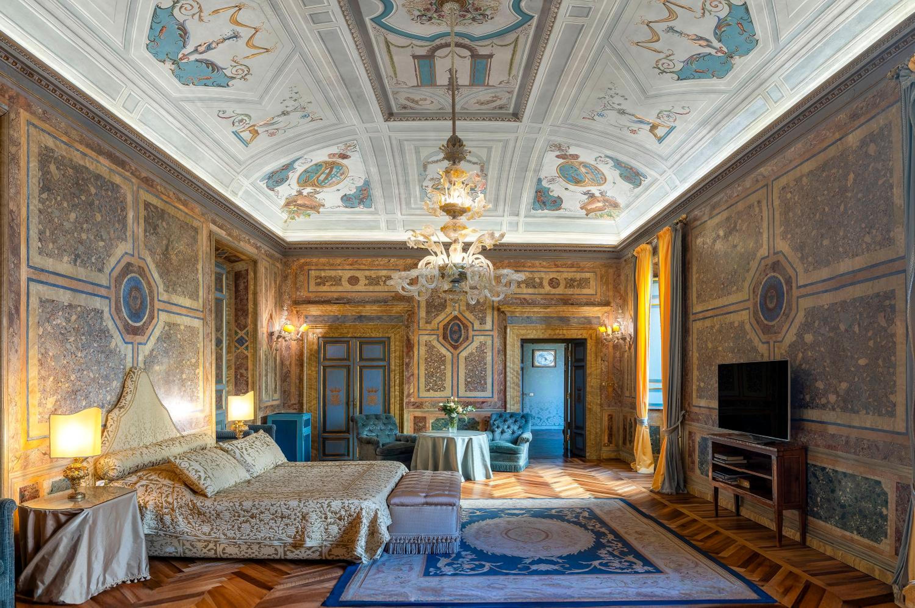 Queen Hortense Suite photo 1