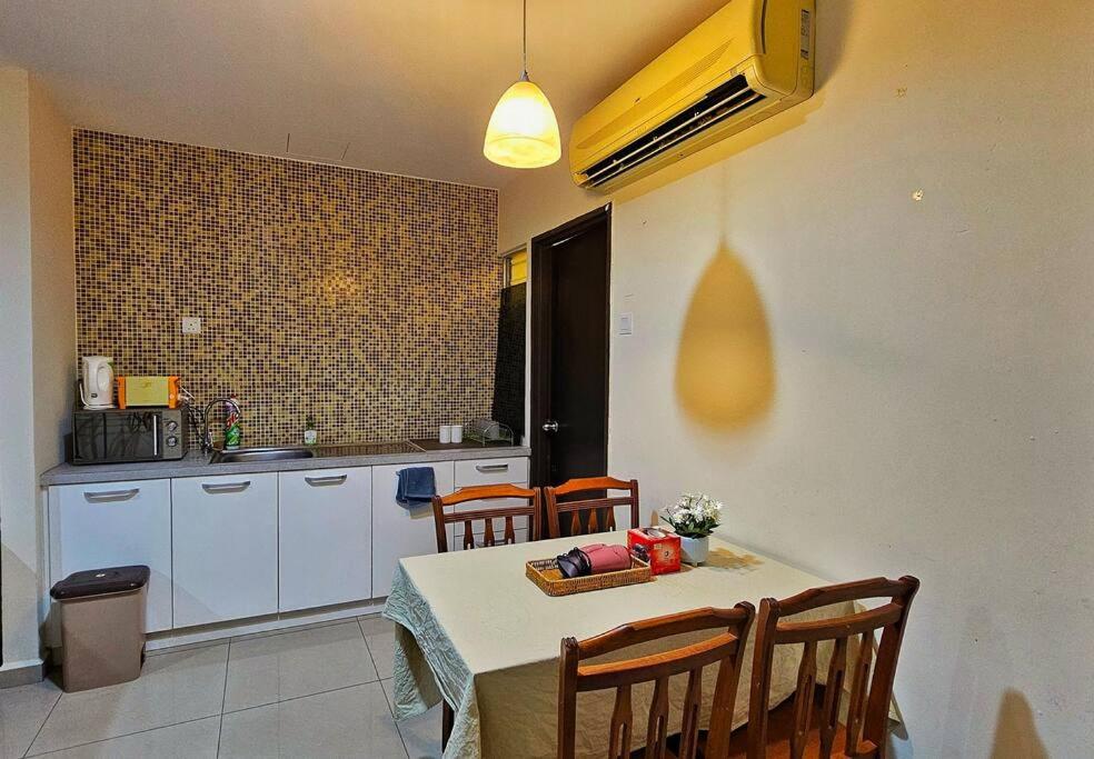 Apartment with Balcony photo 3