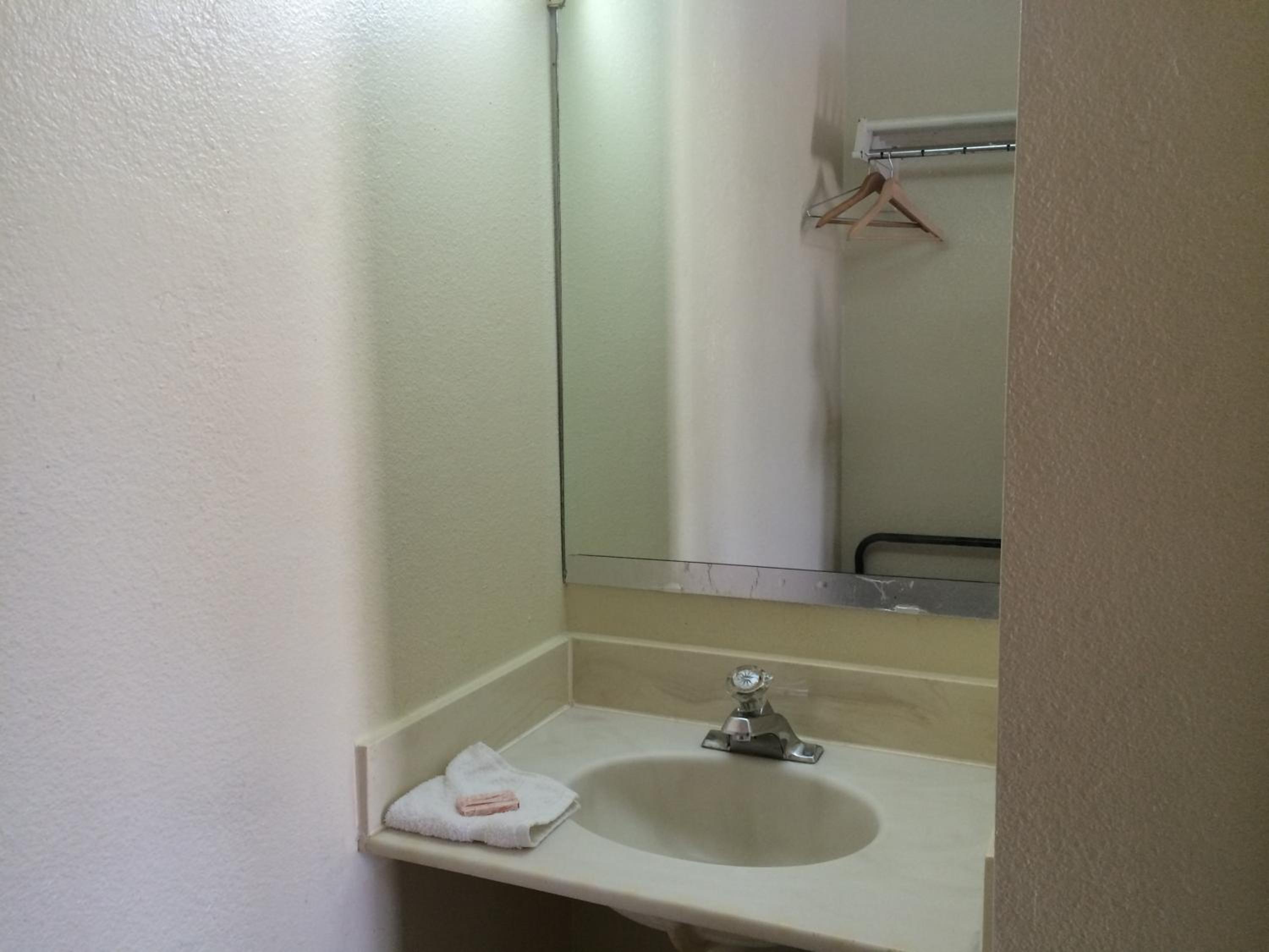 Classic Double Room - Photo 7