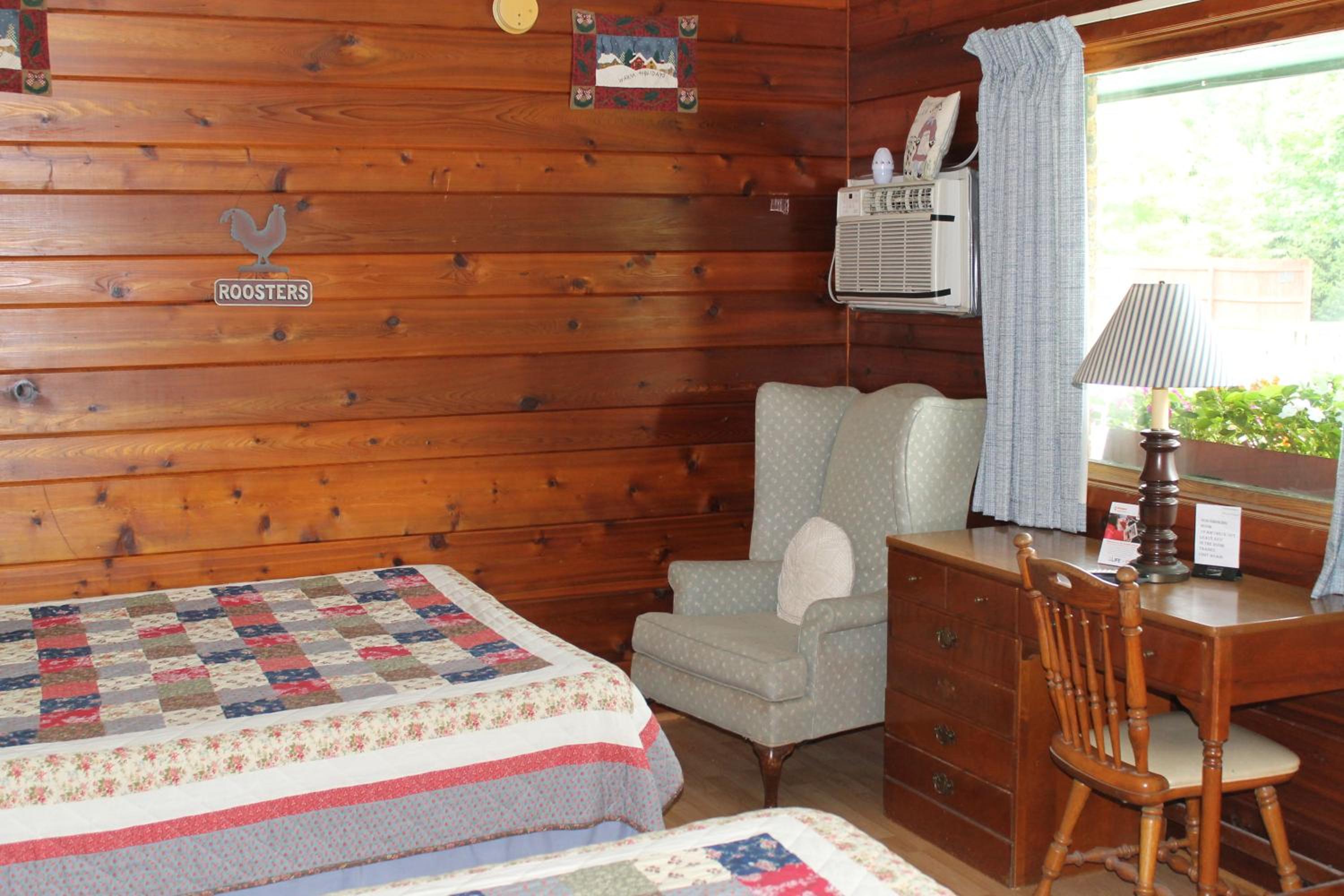 Queen Room with Two Queen Beds - Non-Smoking photo 1