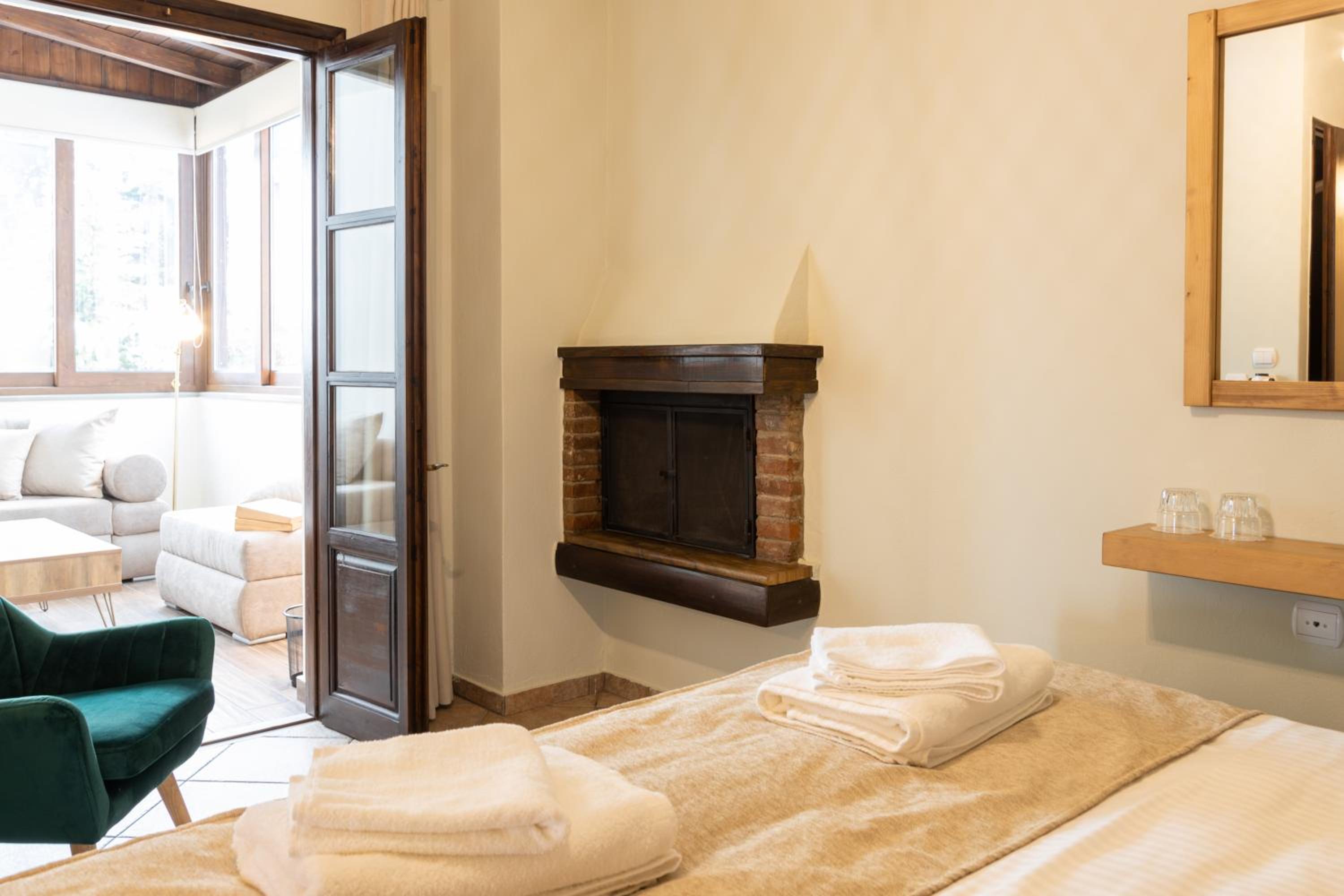 Suite with Mountain View - Photo 2