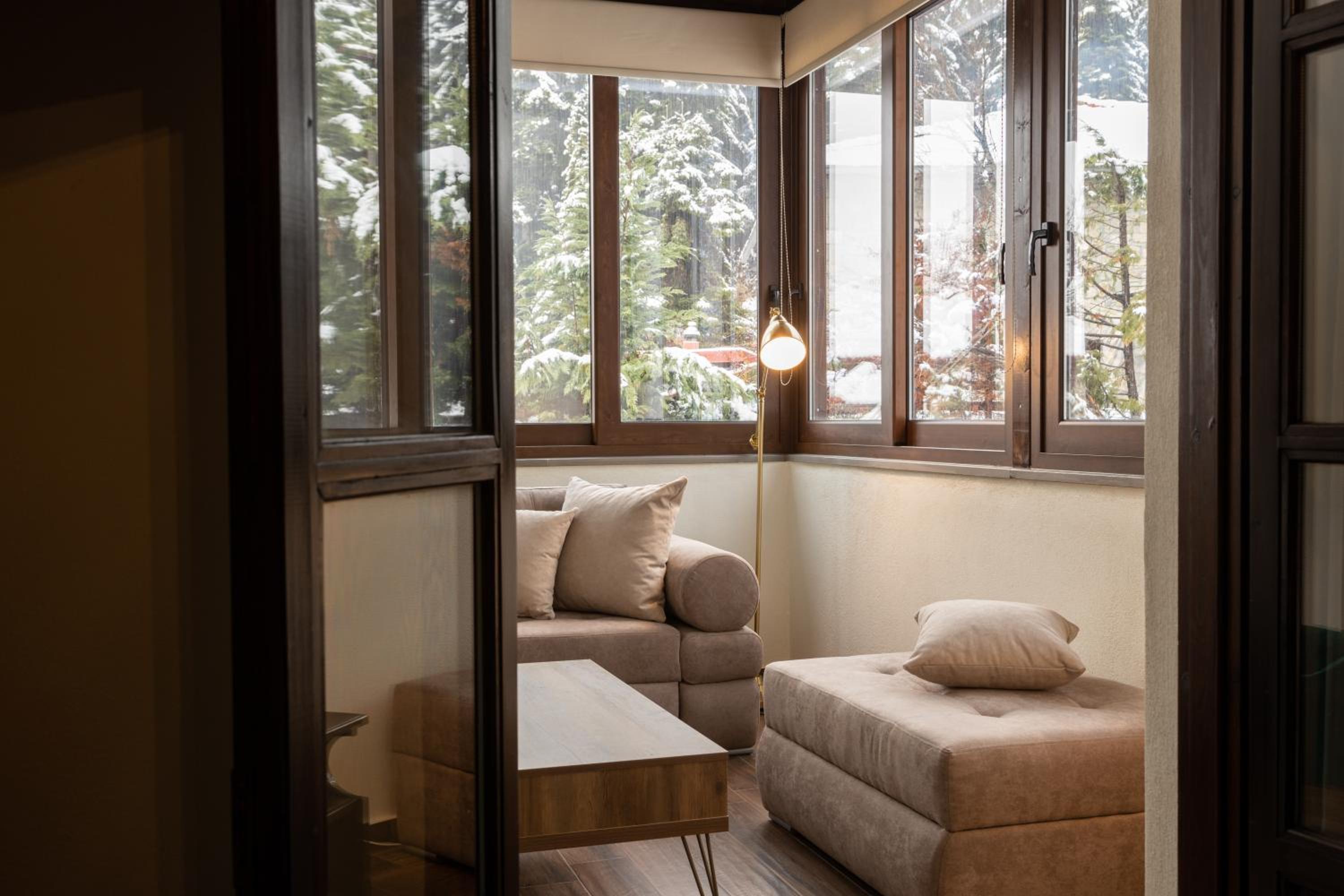 Suite with Mountain View - Photo 7