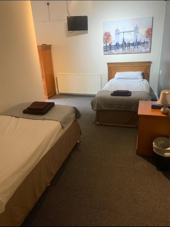 Standard Twin Room - Photo 1