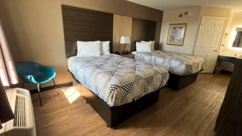 Quadruple Room - Non-Smoking - Photo 6