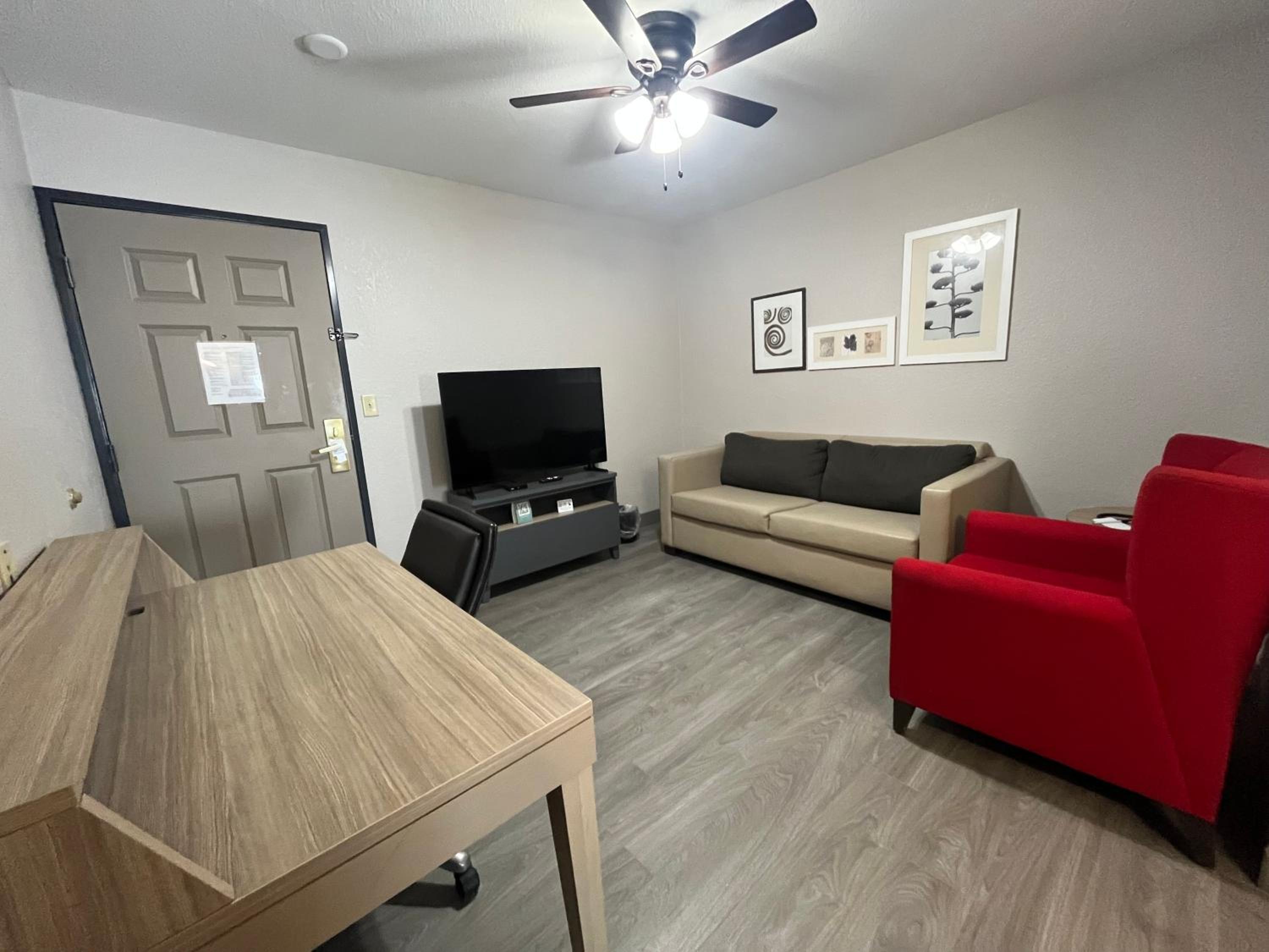 One-Bedroom King Suite - Non-Smoking - Photo 3