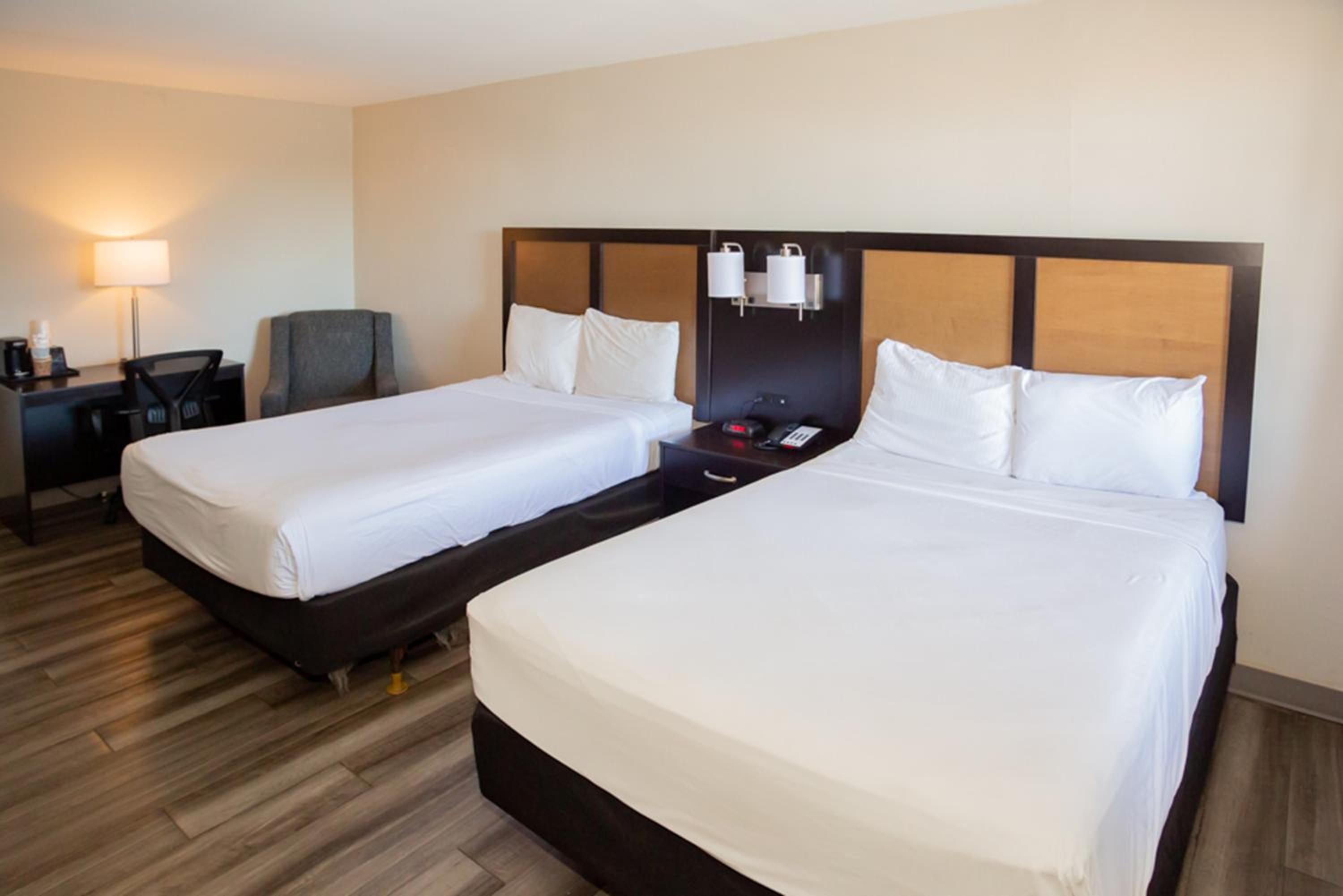 Double Room with Two Double Beds - Photo 3
