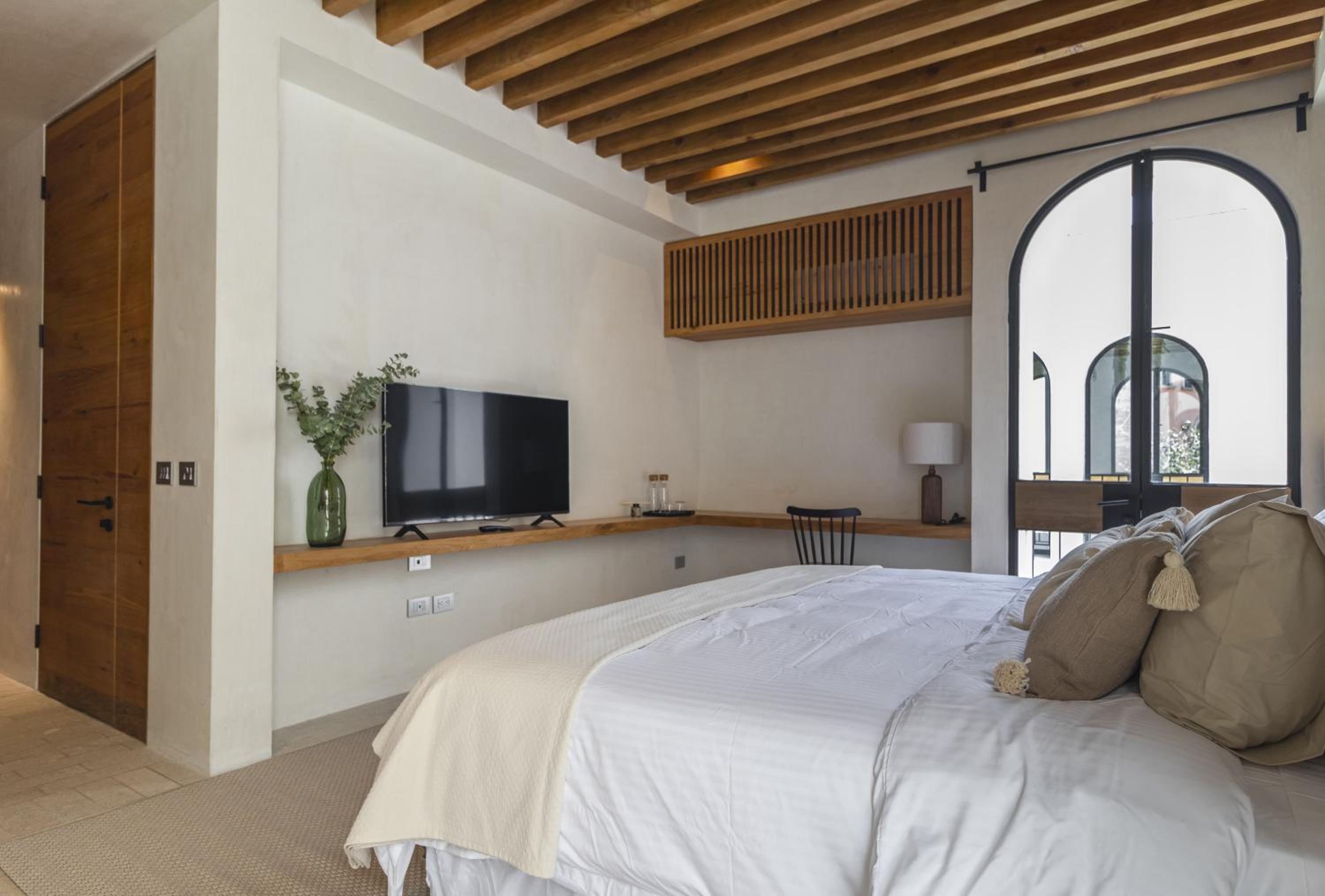 Three-Bedroom House photo 2