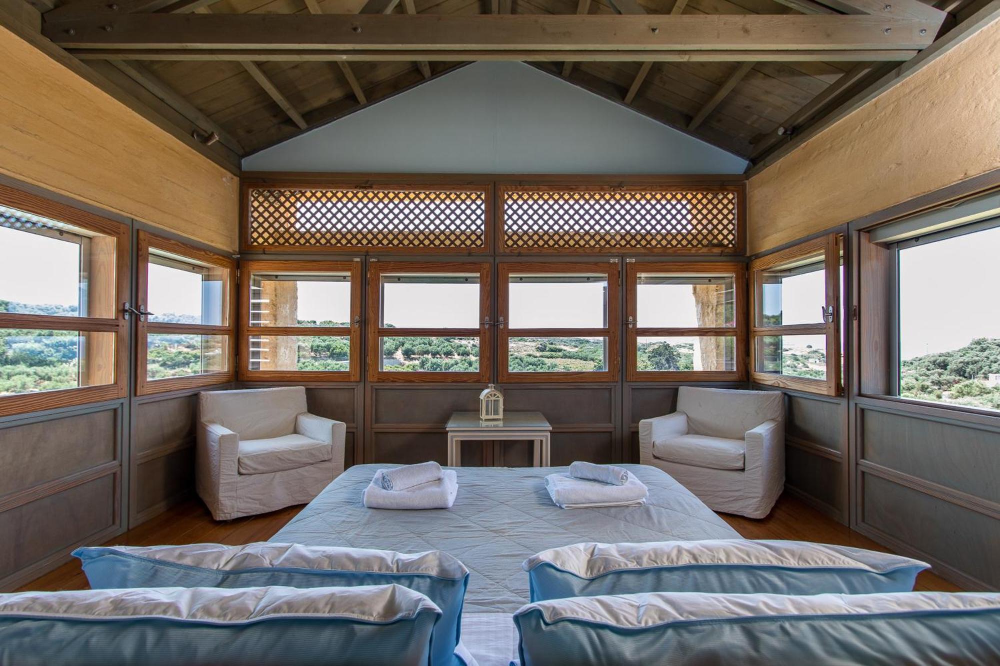 Six-Bedroom Villa with Private Pool  photo 2