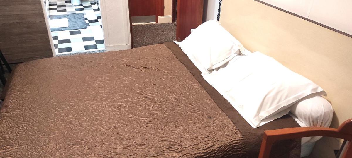 Double Room with Private Bathroom photo 1