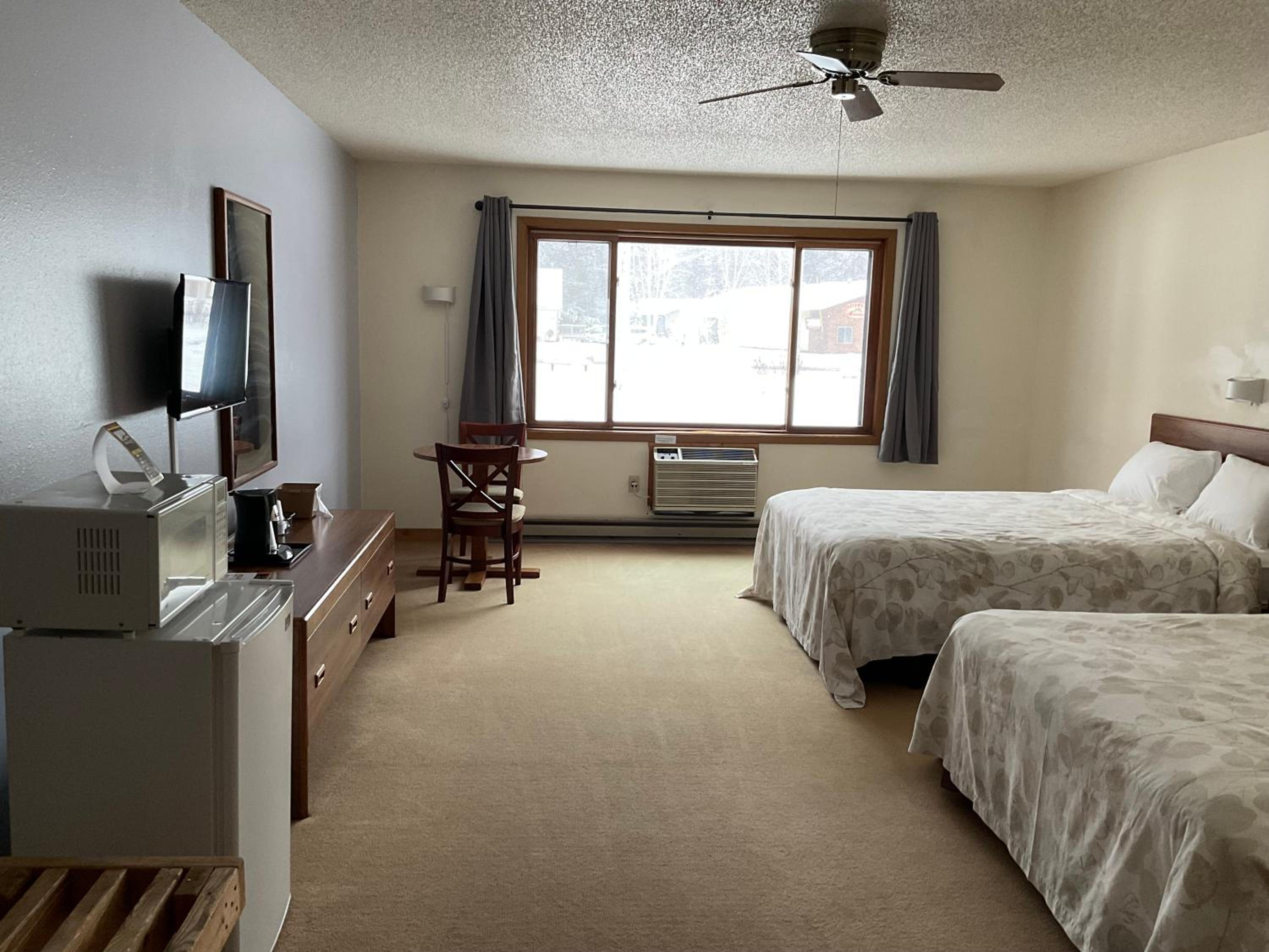 Standard Queen Room with Two Queen Beds photo 1